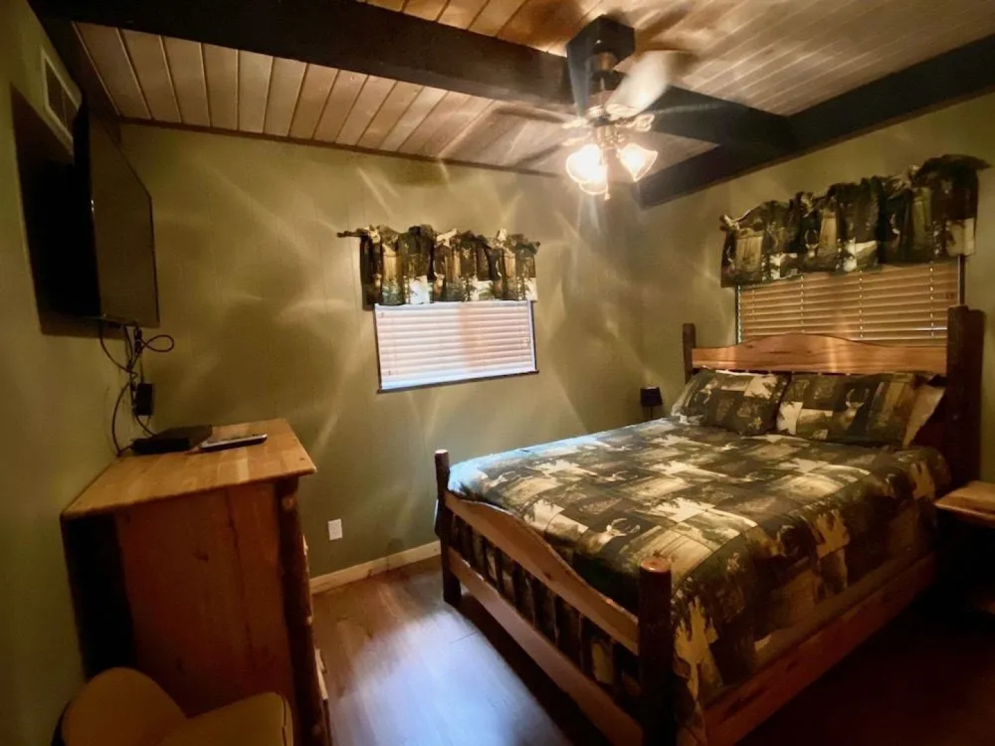 Million Dollar View - Four Bedroom Cabin