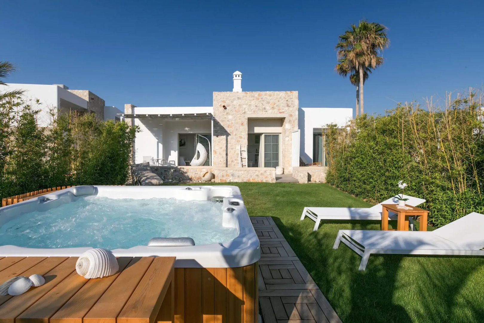 White Pearls Luxury Suites - Adults Only