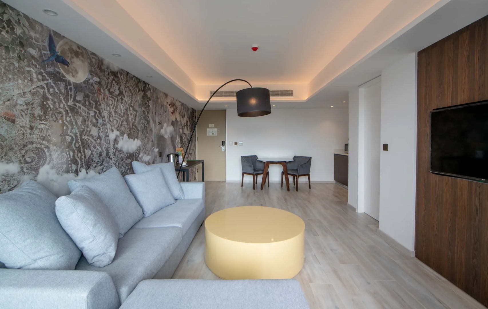 Almond Business Hotel