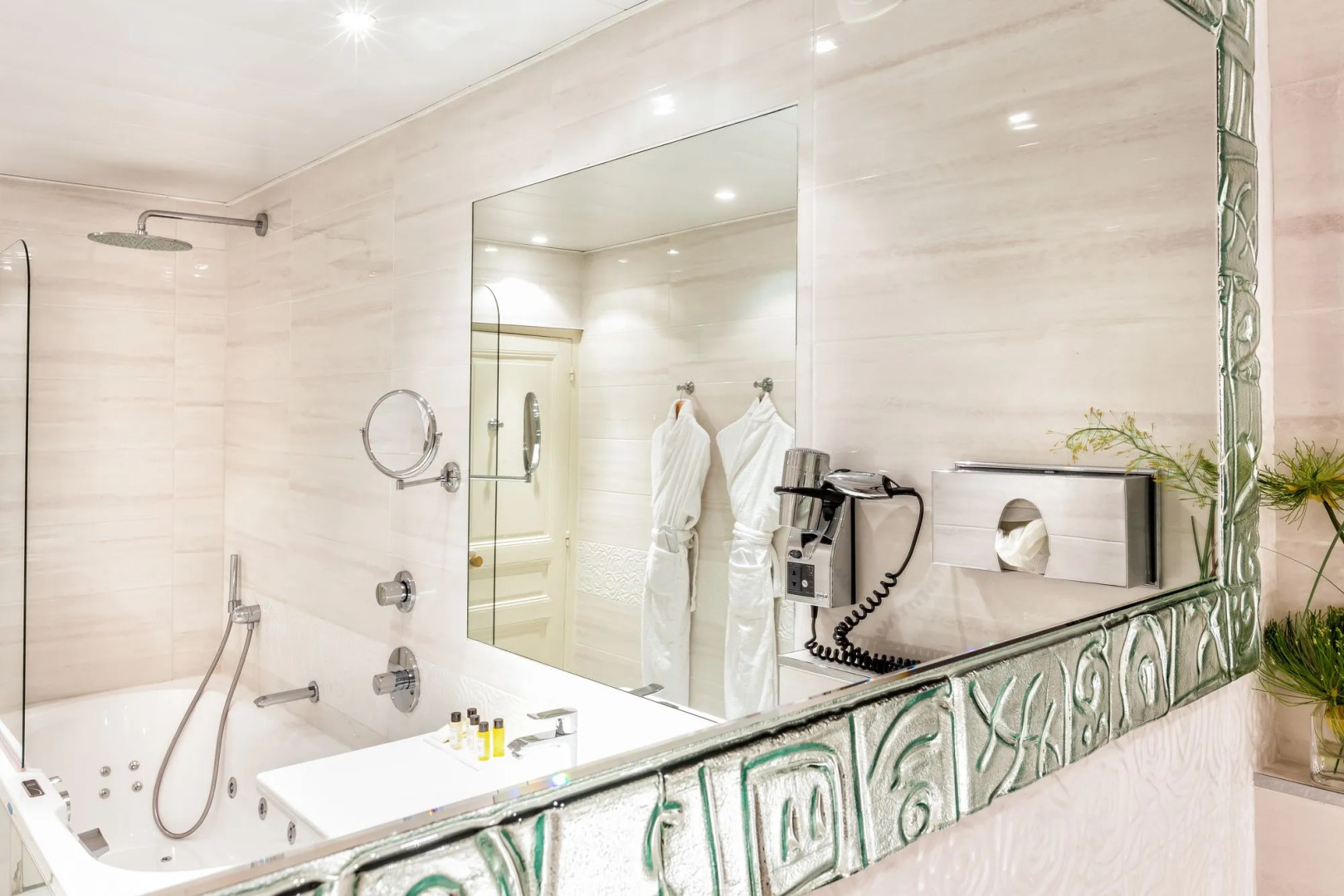 Aigle Noir Hotel Fontainebleau -  MGallery Collection