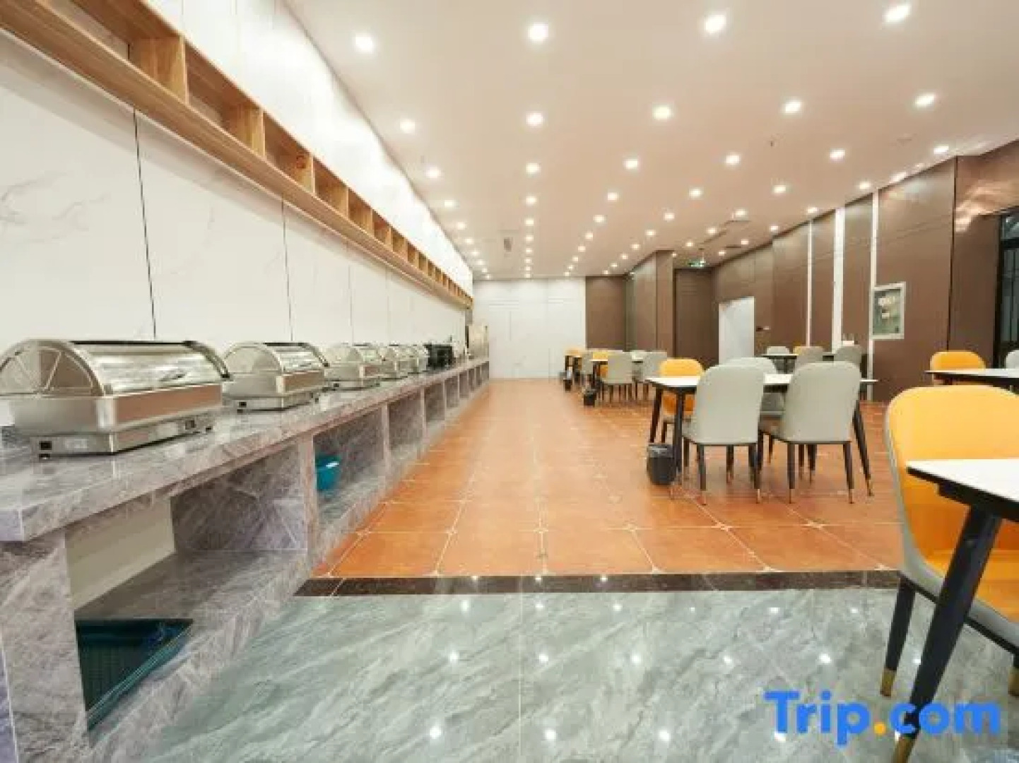 Yiju Fashion Hotel (Wuwei Railway Station Pedestrian Street)