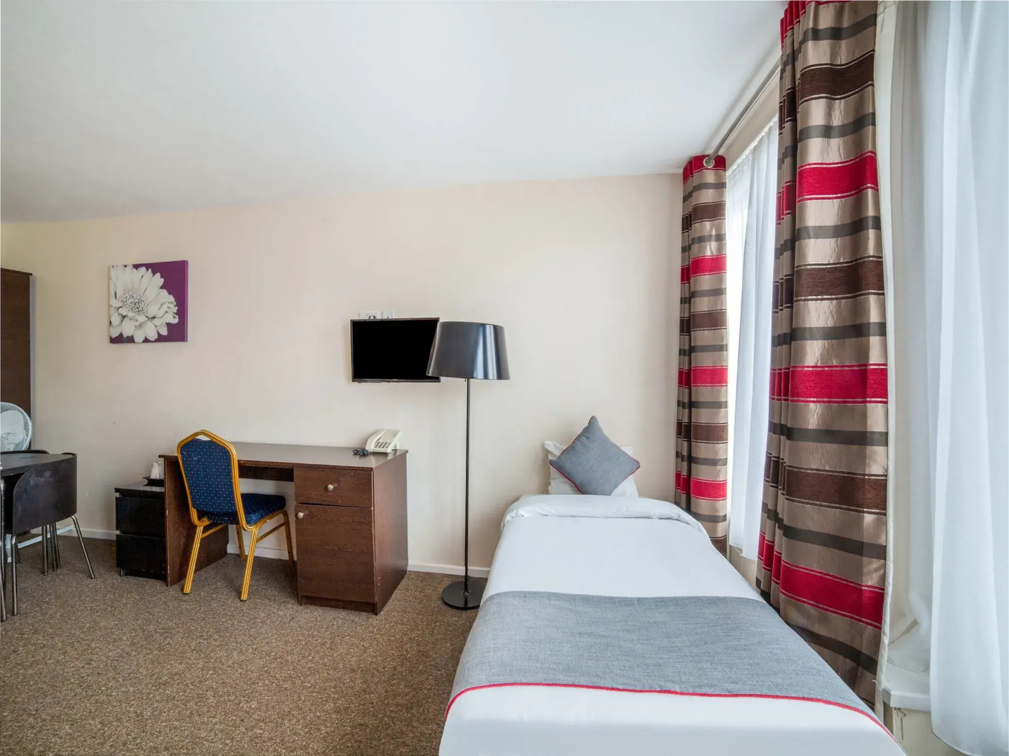 OYO The Chiltern Hotel