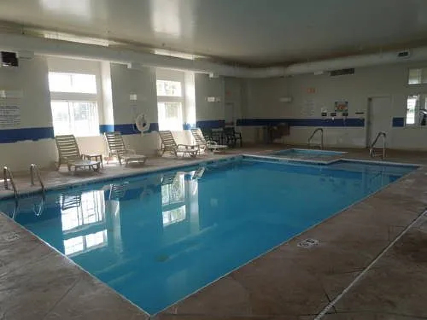 Bridgepointe Inn & Suites