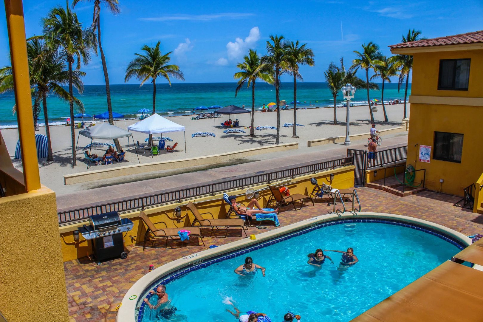 Hollywood Sands Resort