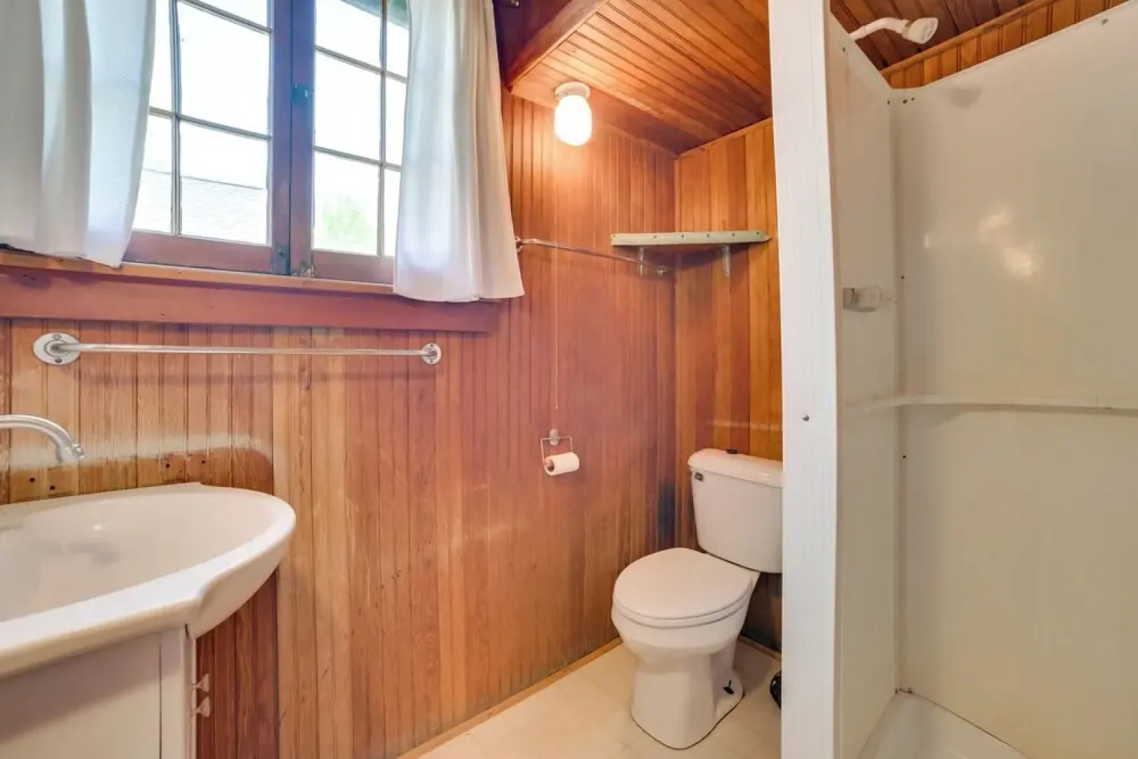 Les Cheneaux Islands Cabin 4 w/ Deck: Pet Friendly