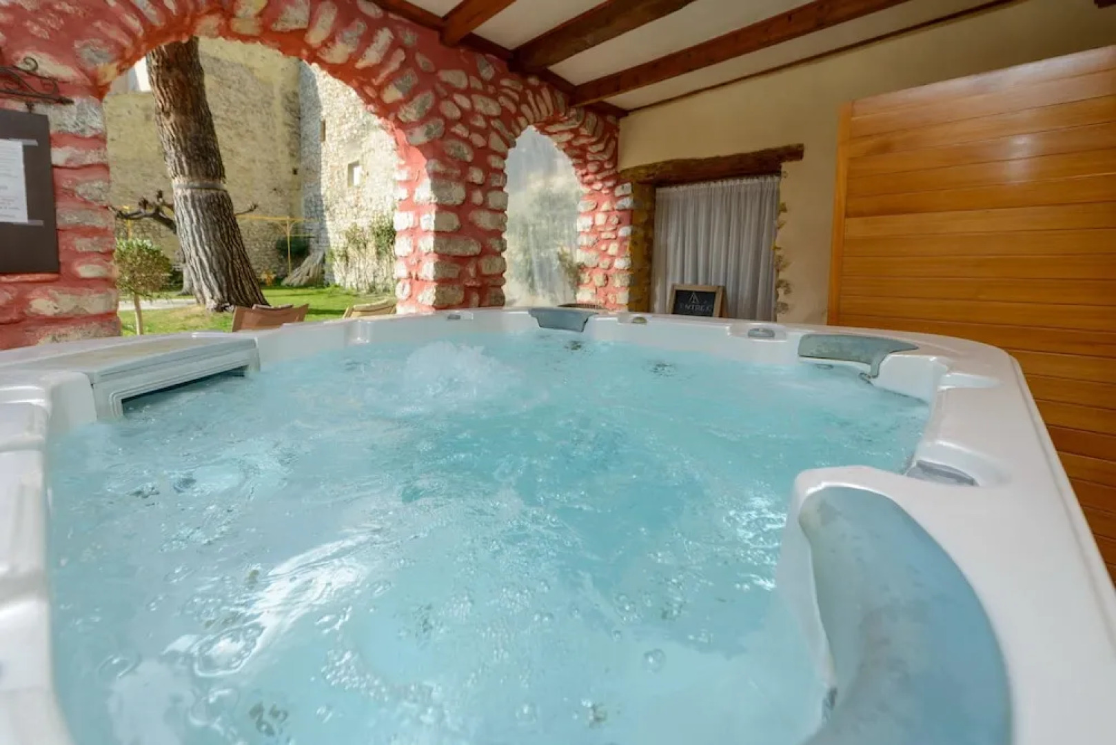 Les Arcades Le Lion Dor