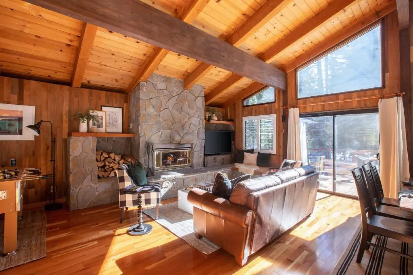 Polaris by Avantstay Woodsy Tahoe Cabin With Spacious Deck Close to Lake