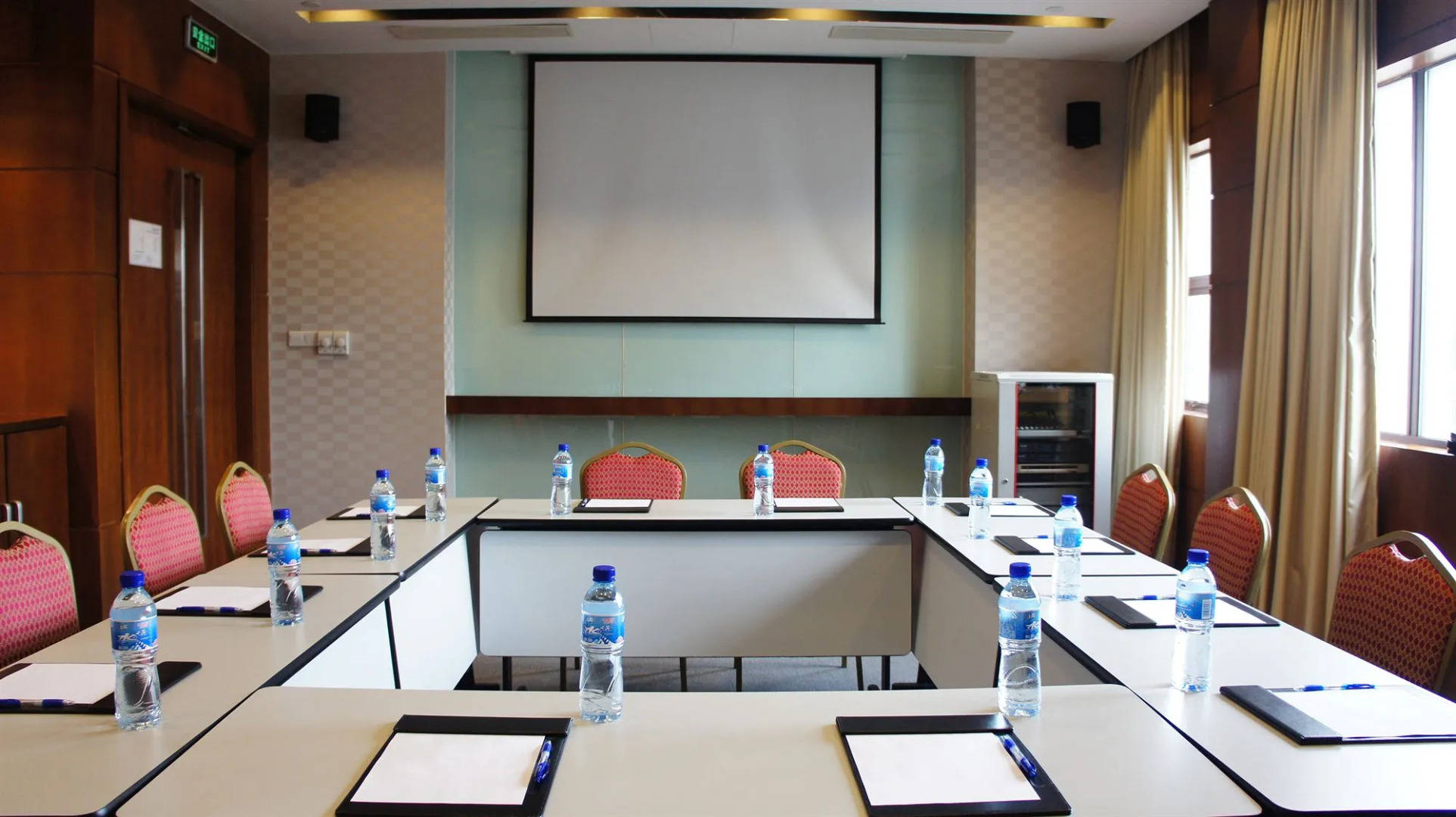 Holiday Inn Express Shanghai Jinqiao Central by IHG