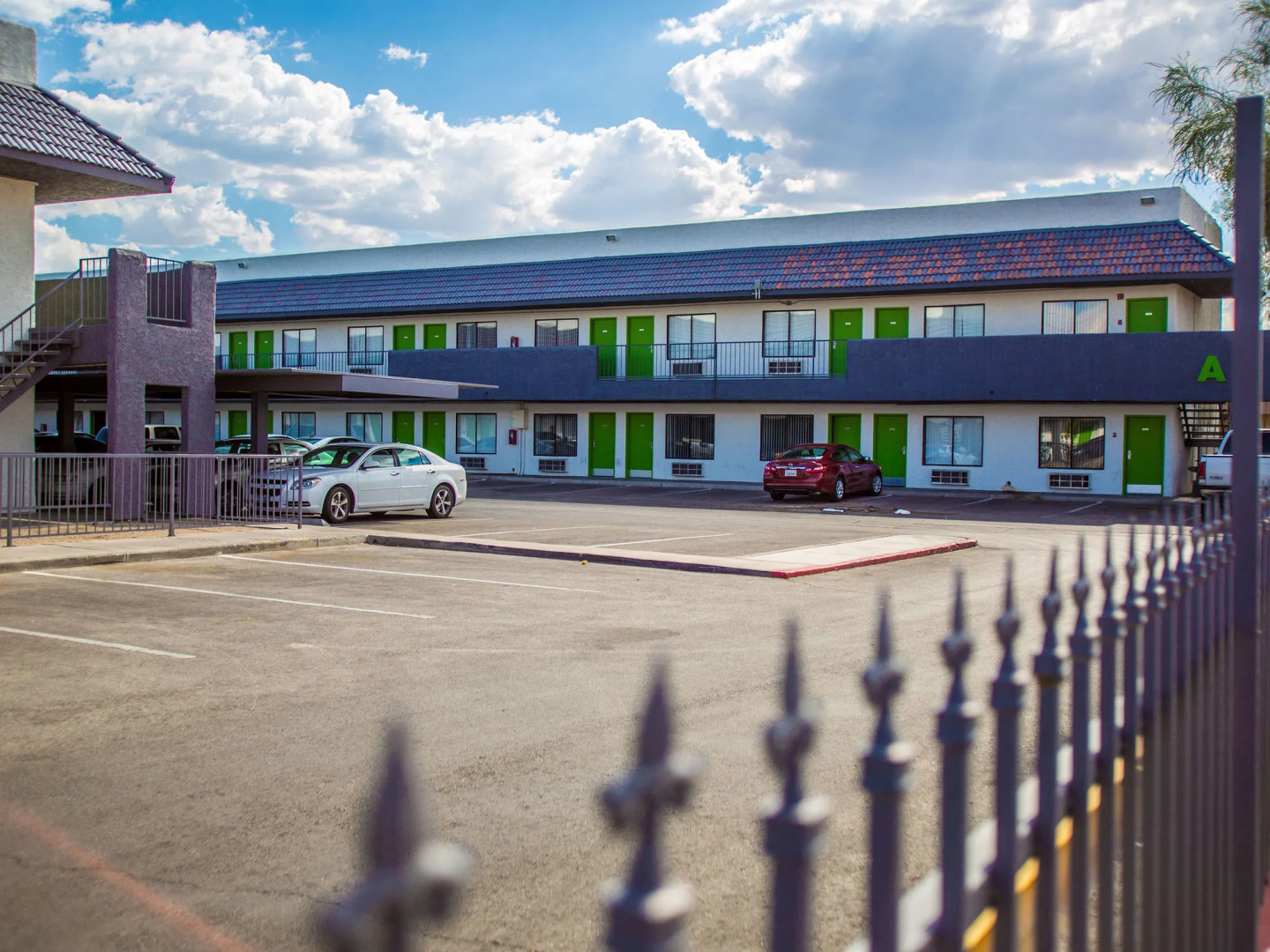 Siegel Slots and Suites