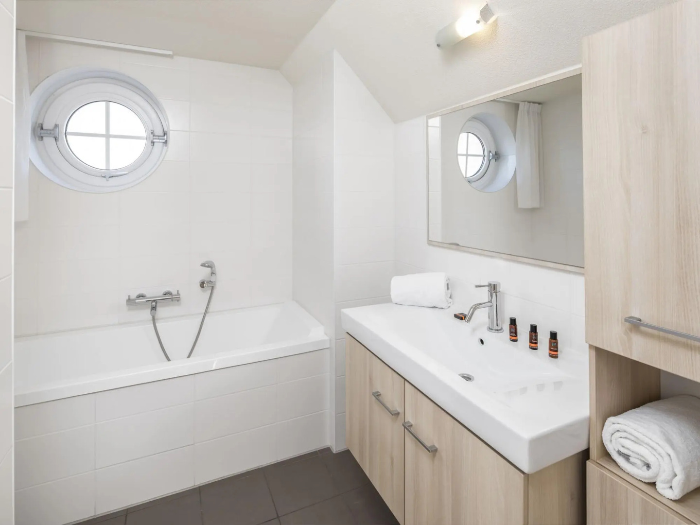 Restyled villa with sauna and rowing boat, in a holiday park, 400 m from the sea