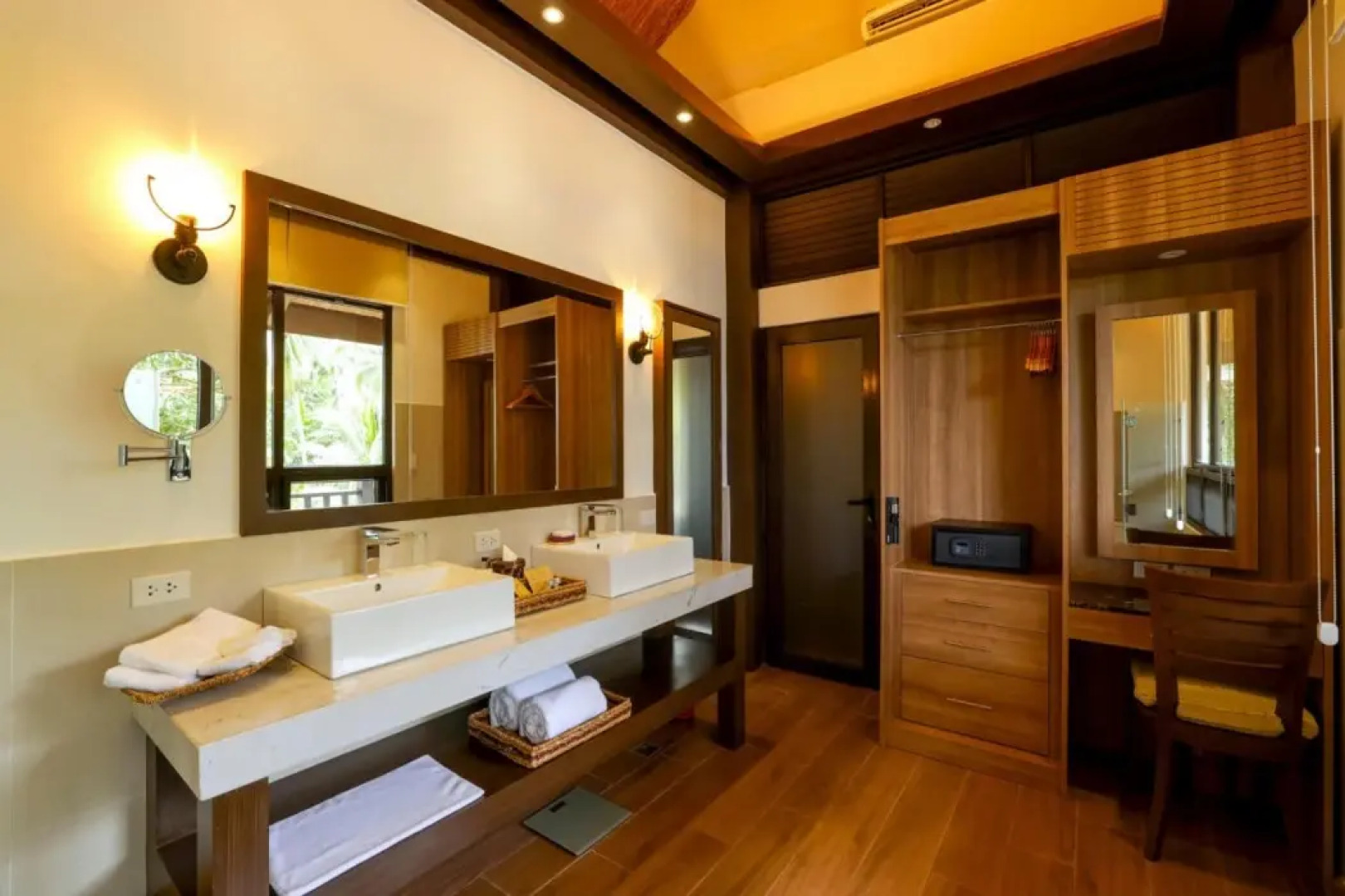 Lihim Resorts