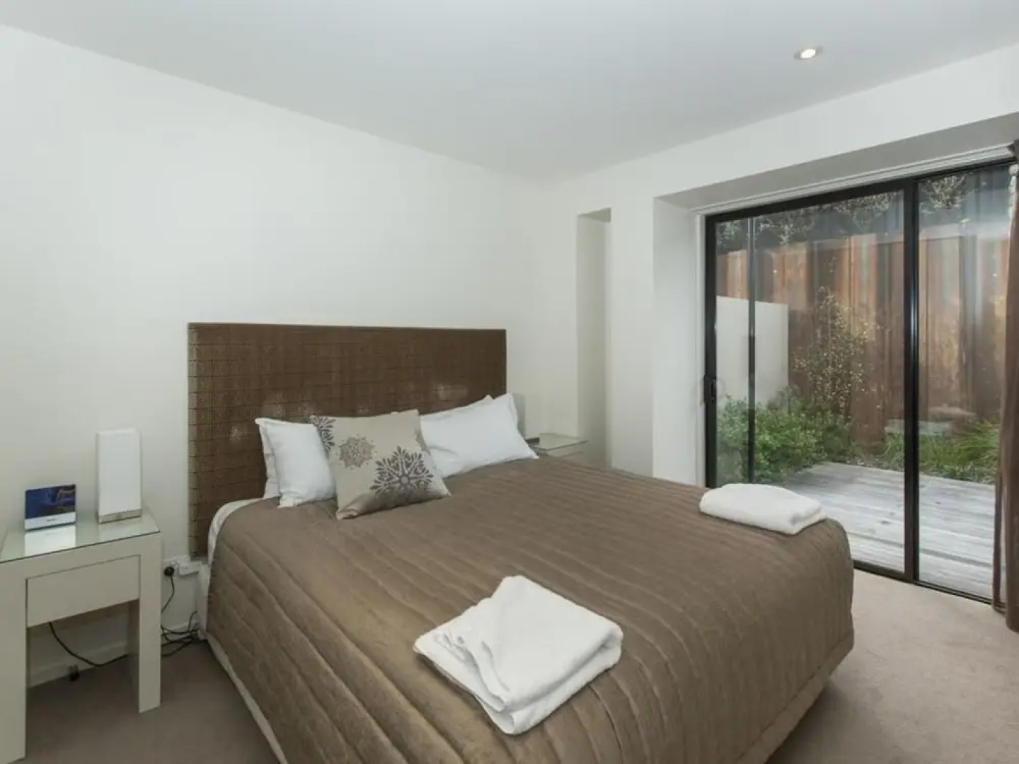 Lakeshore Springs Apartments