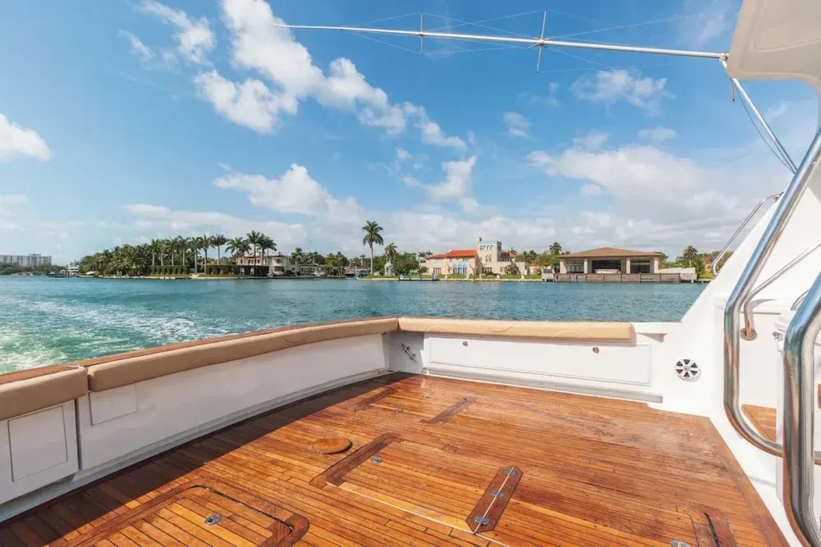 Tavern on the Bay Hotel & Marina