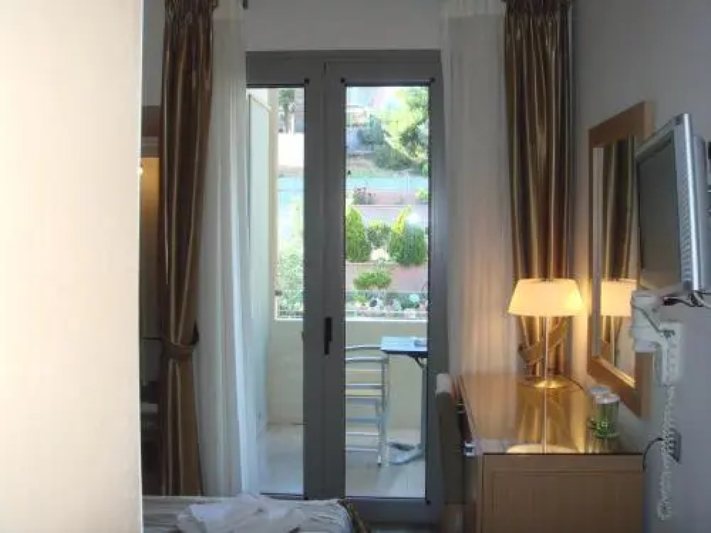 Onira Boutique Hotel