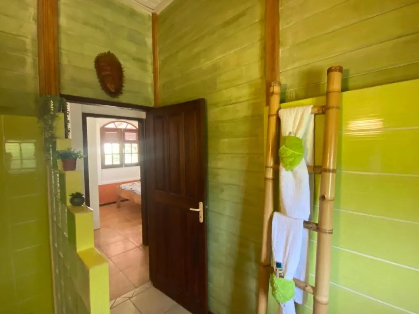 Magnifique Lodge en bois avec piscine et jardin de 800 m2