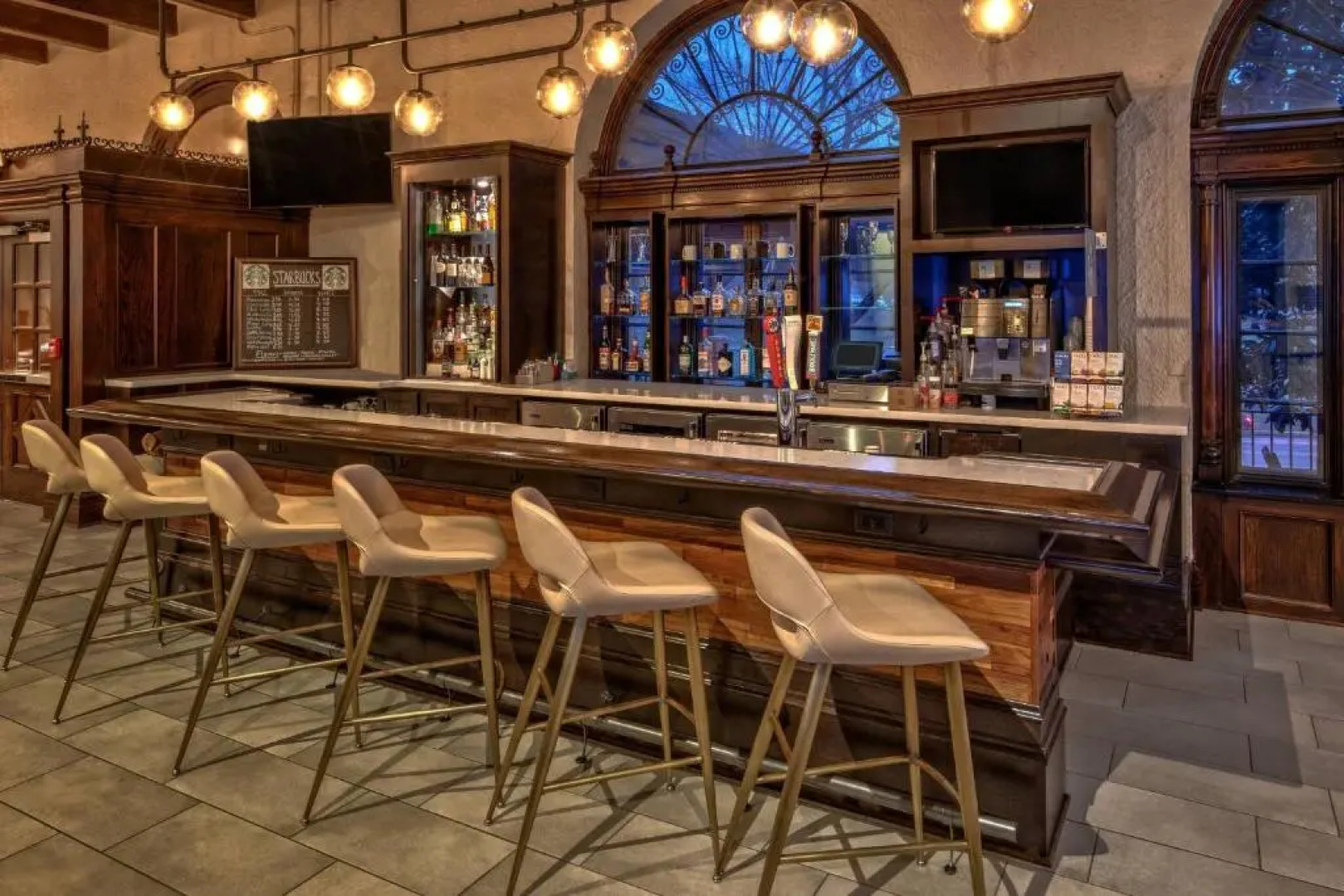 Courtyard by Marriott Kansas City Country Club Plaza