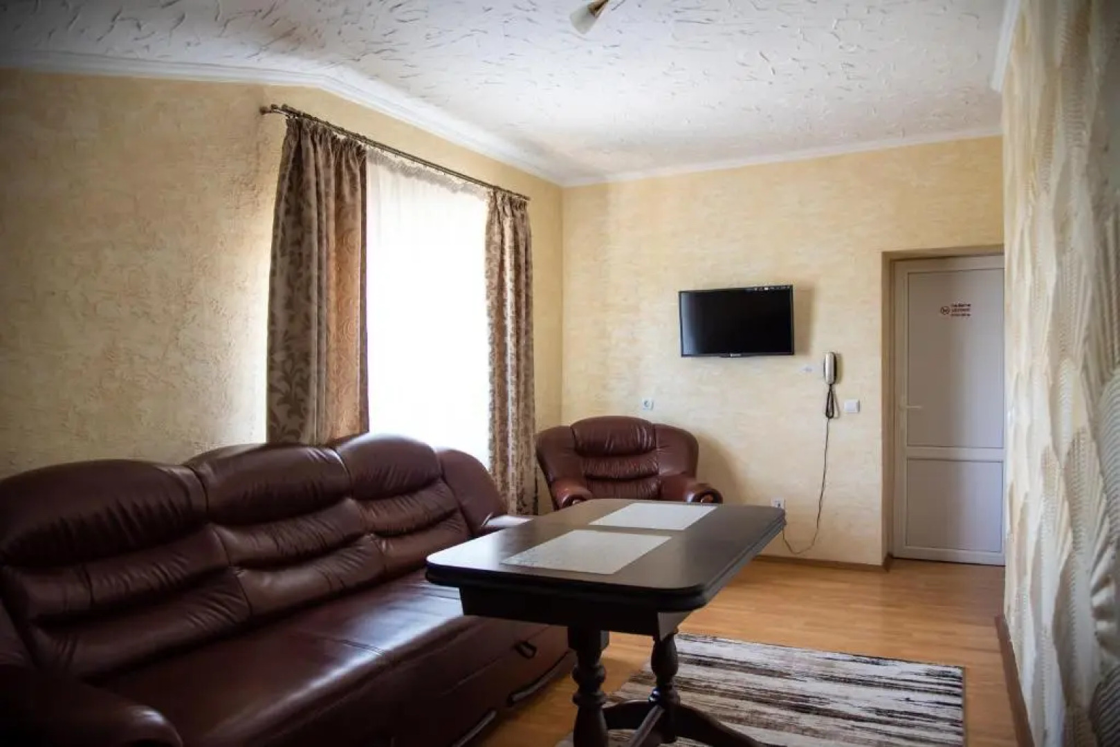 Hotel-Restaurant Complex Trio