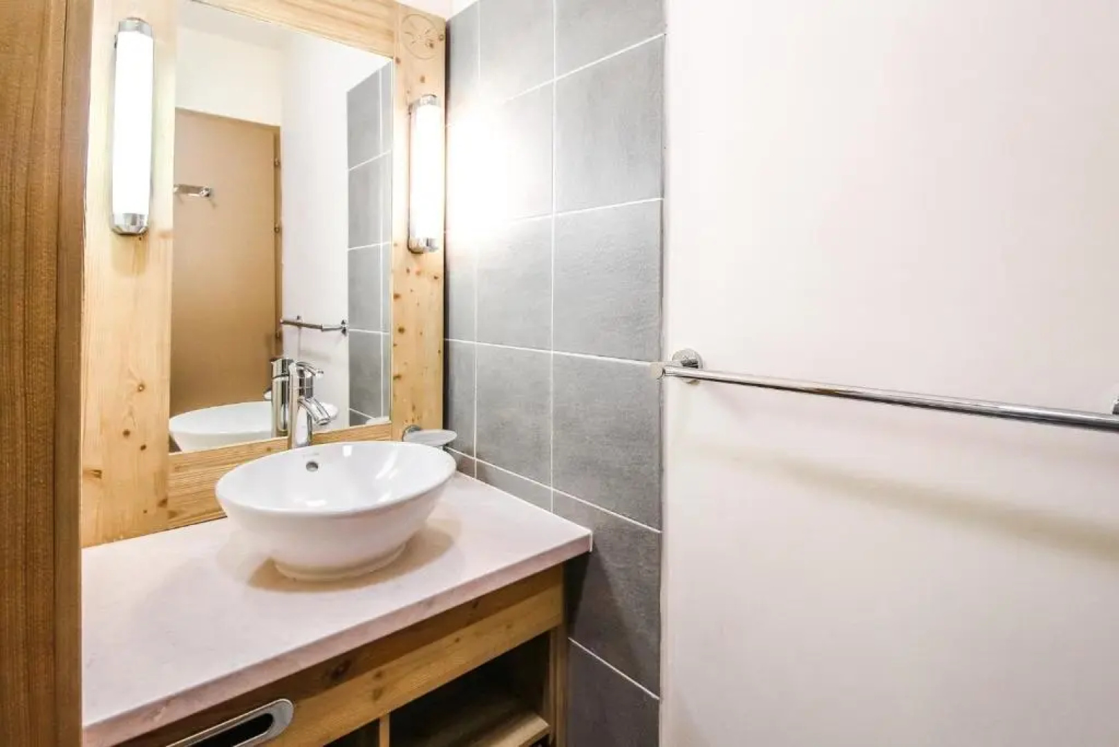 Private penthouse 2-bed Apartment, ski in and out in 5* Flaine Residence