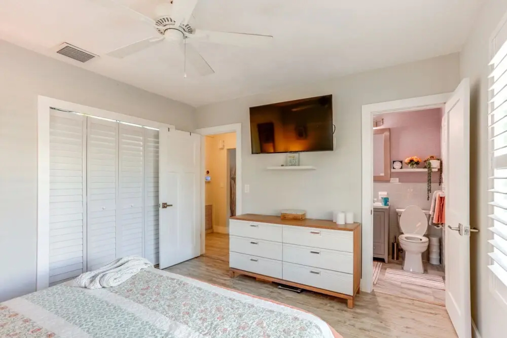 Bright Home w/ Sauna & Deck: 1 Mi to Dtwn Stuart!