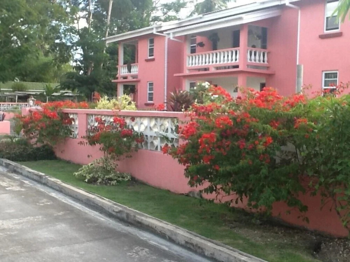 Gentle Breeze Apartments