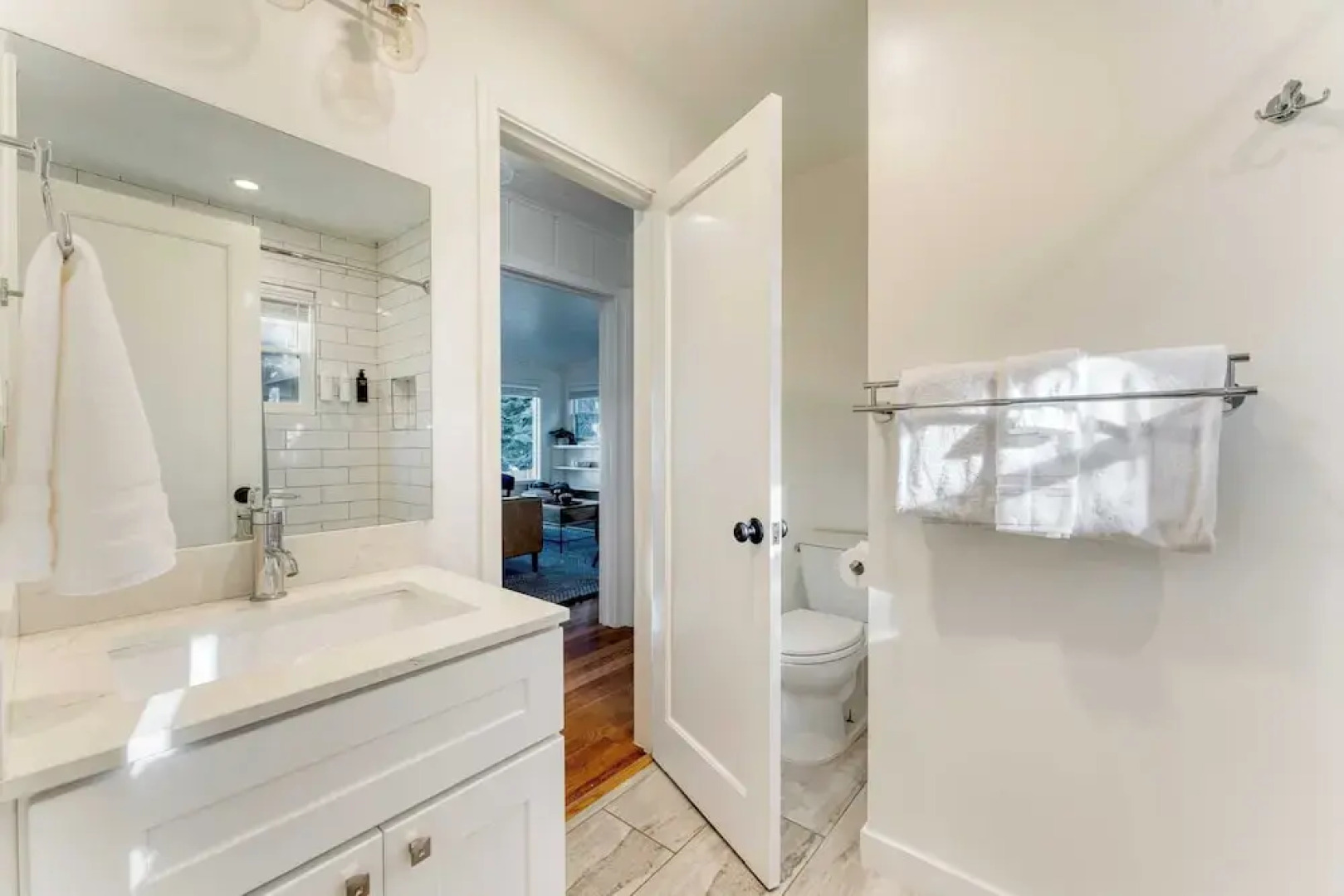 West Shore Lake House by Avantstay Ski Cabin w/ Backyard Sledding Hill!