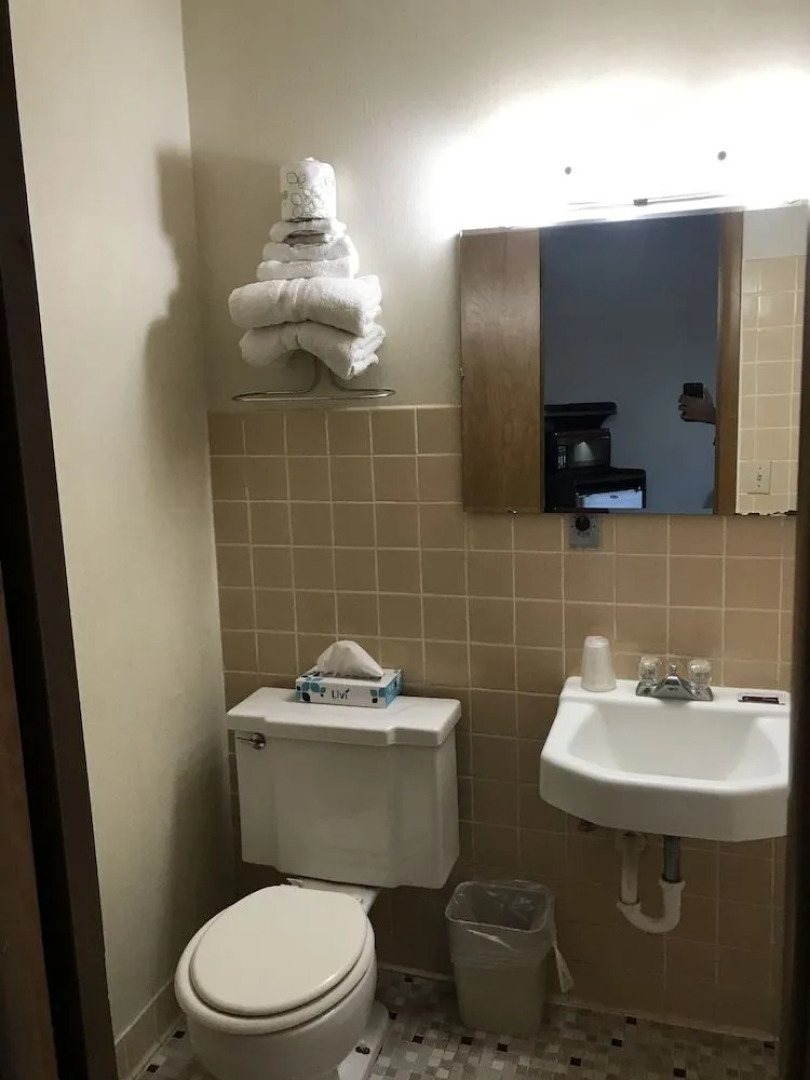 Colonial Inn Dyersville