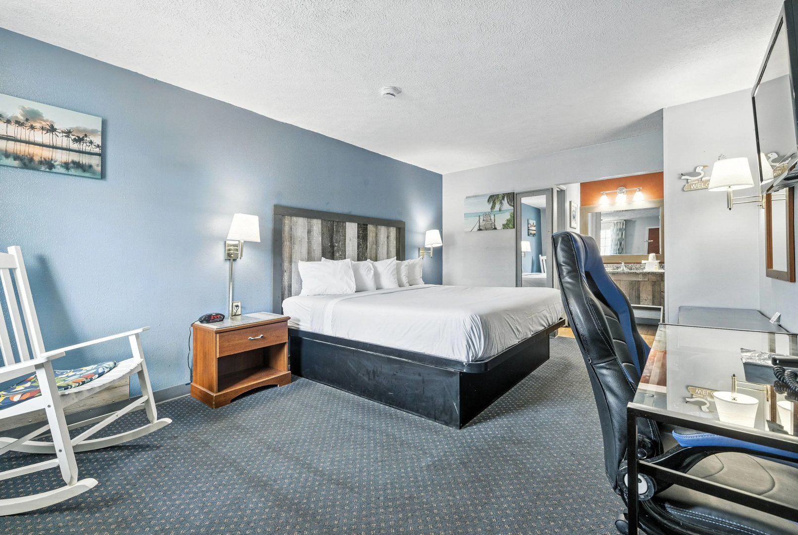 Days Inn & Suites by Wyndham Terre Haute