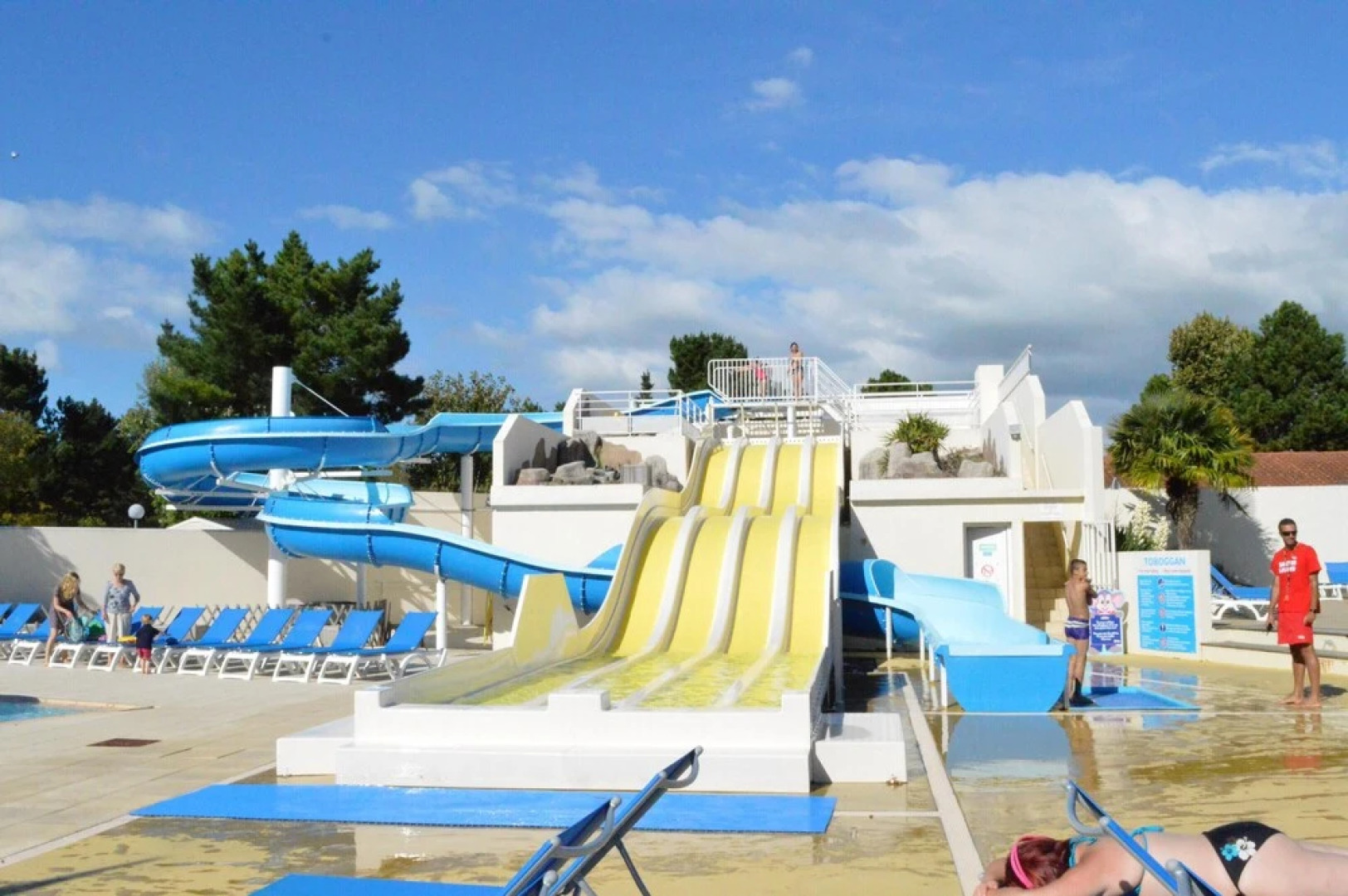 Bungalow With 3 Bedrooms in Saint-jean-de-monts, With Pool Access and Furnished Garden - 2 km From the Beach