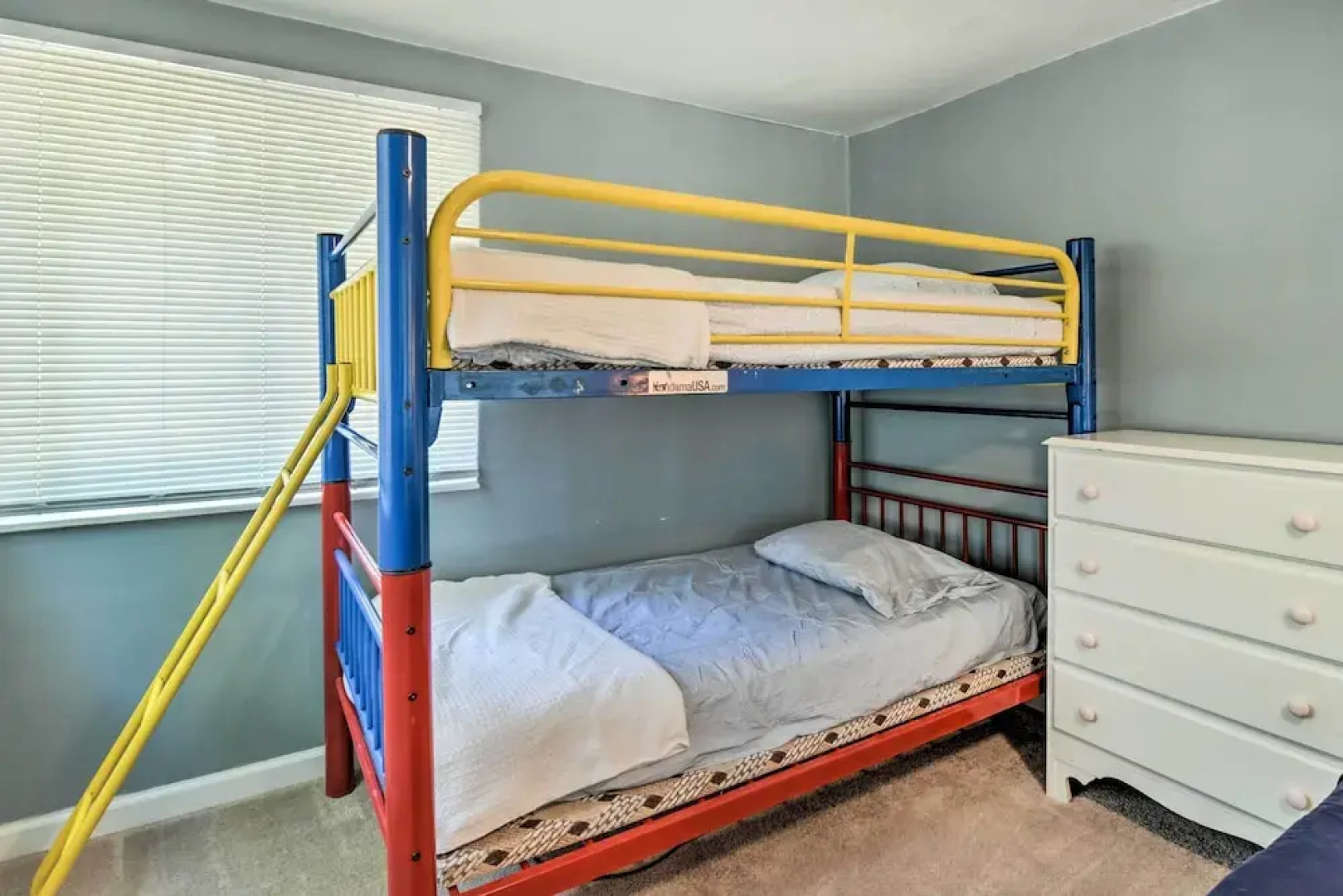 Higgins Lake Getaway w/ Fire Pit, Walk to Beach!