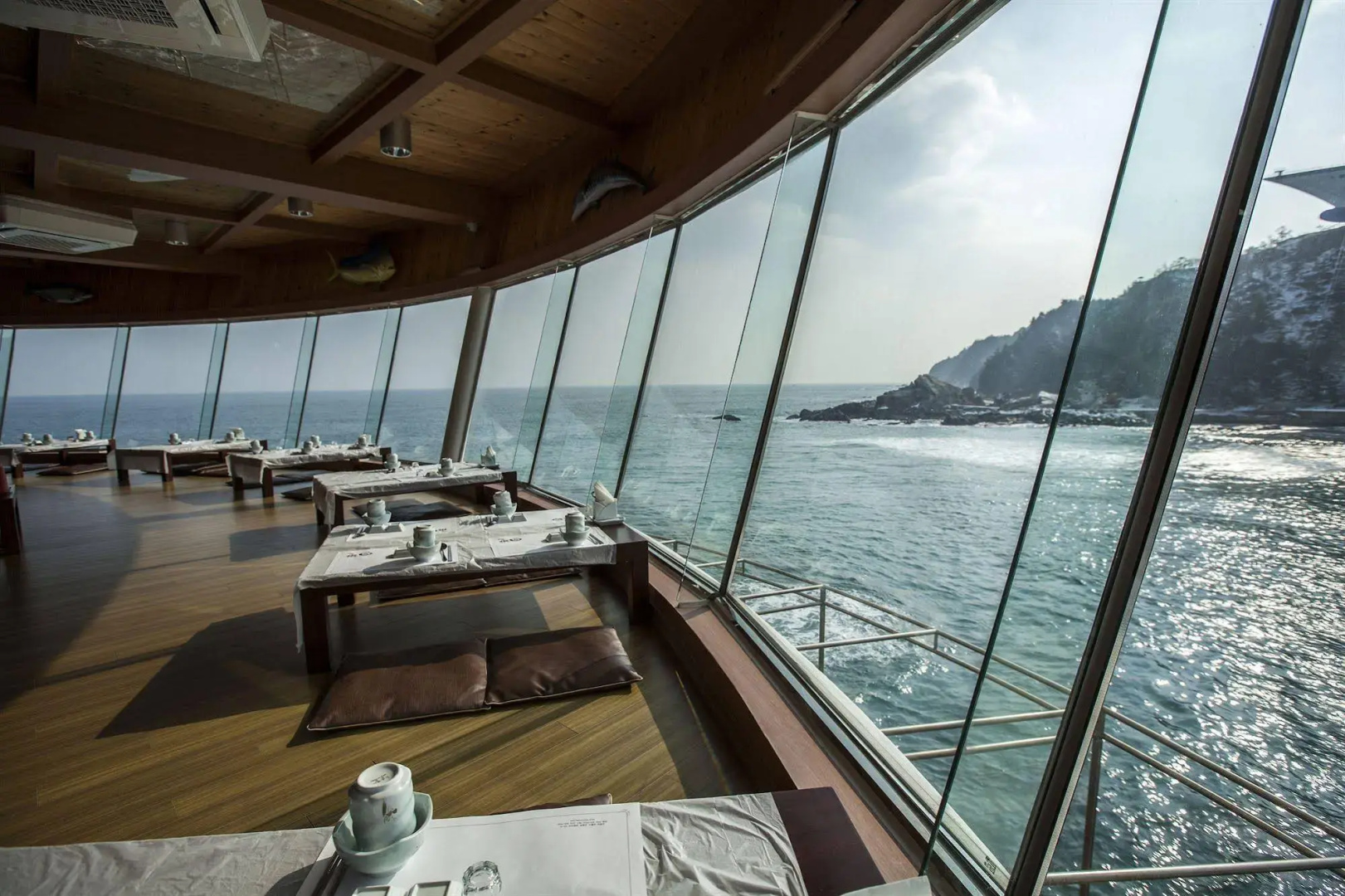 Sun Cruise Resort and Yacht