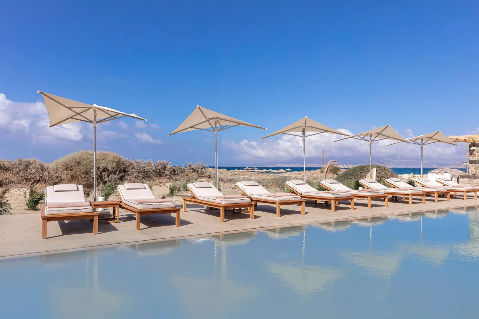 Ammothines Cycladic Suites