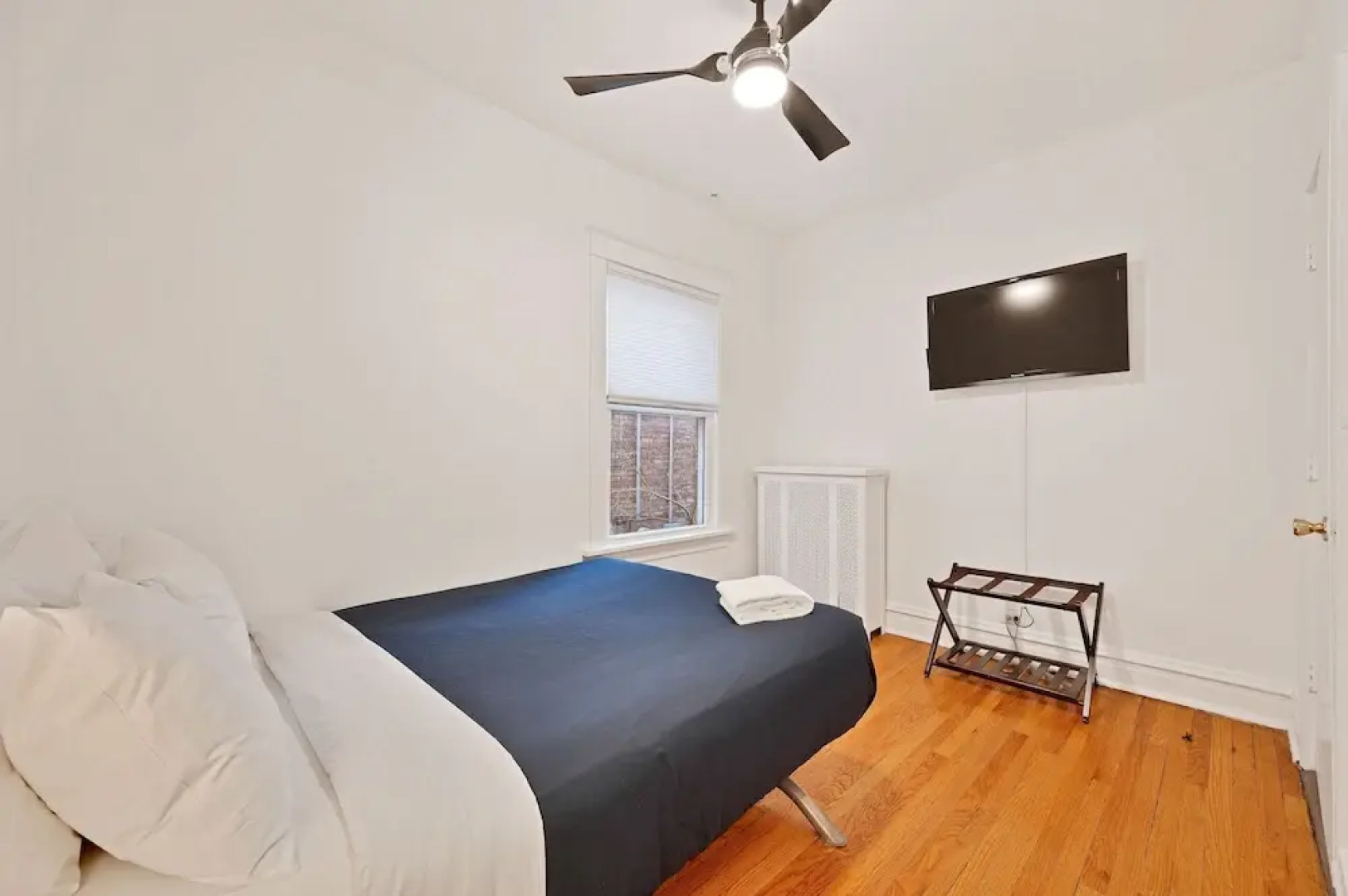 Charming Oak Park 4BD/3.5BA and 2 Private Parking by AllSet Turnover