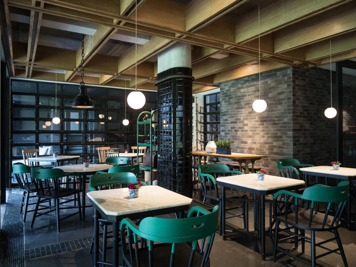 Hotel Ping Silhouette