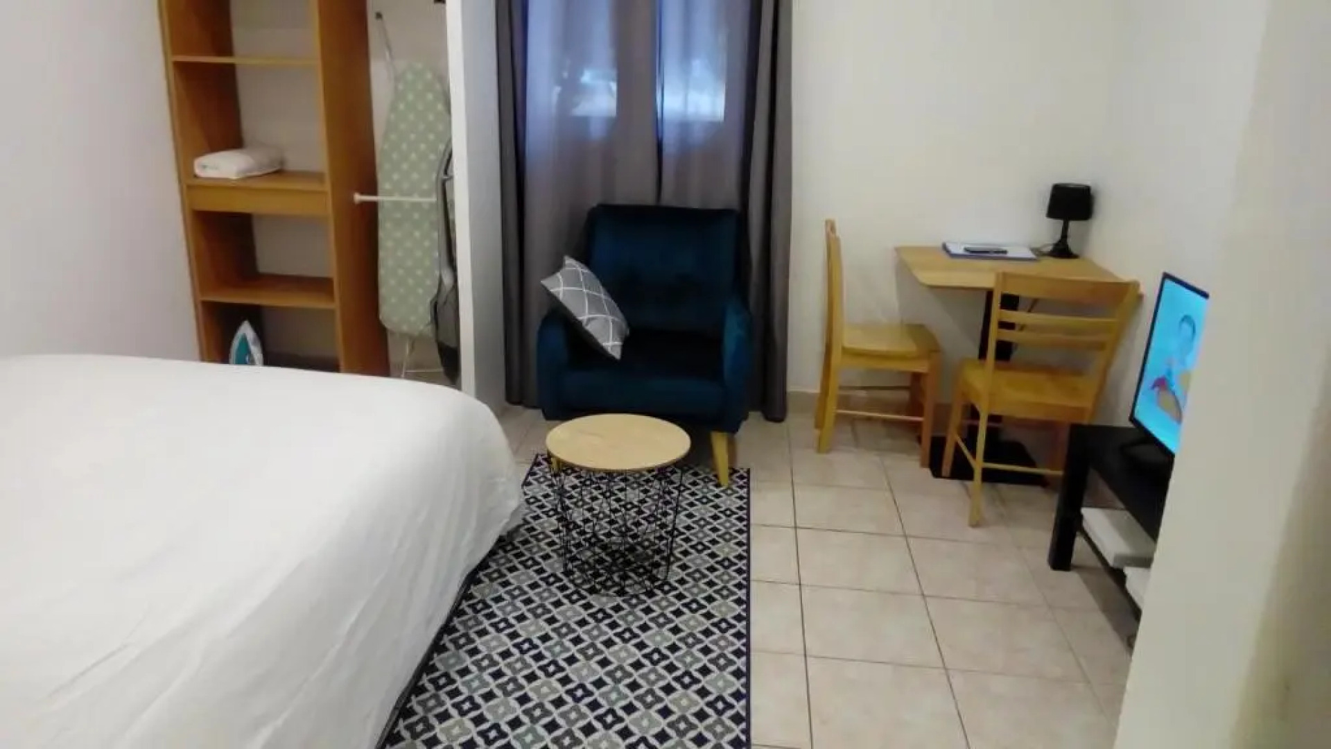 Appartement AAD1 Clamart 200 m du Tramway T6 st pavé blc avec cuisine séparée