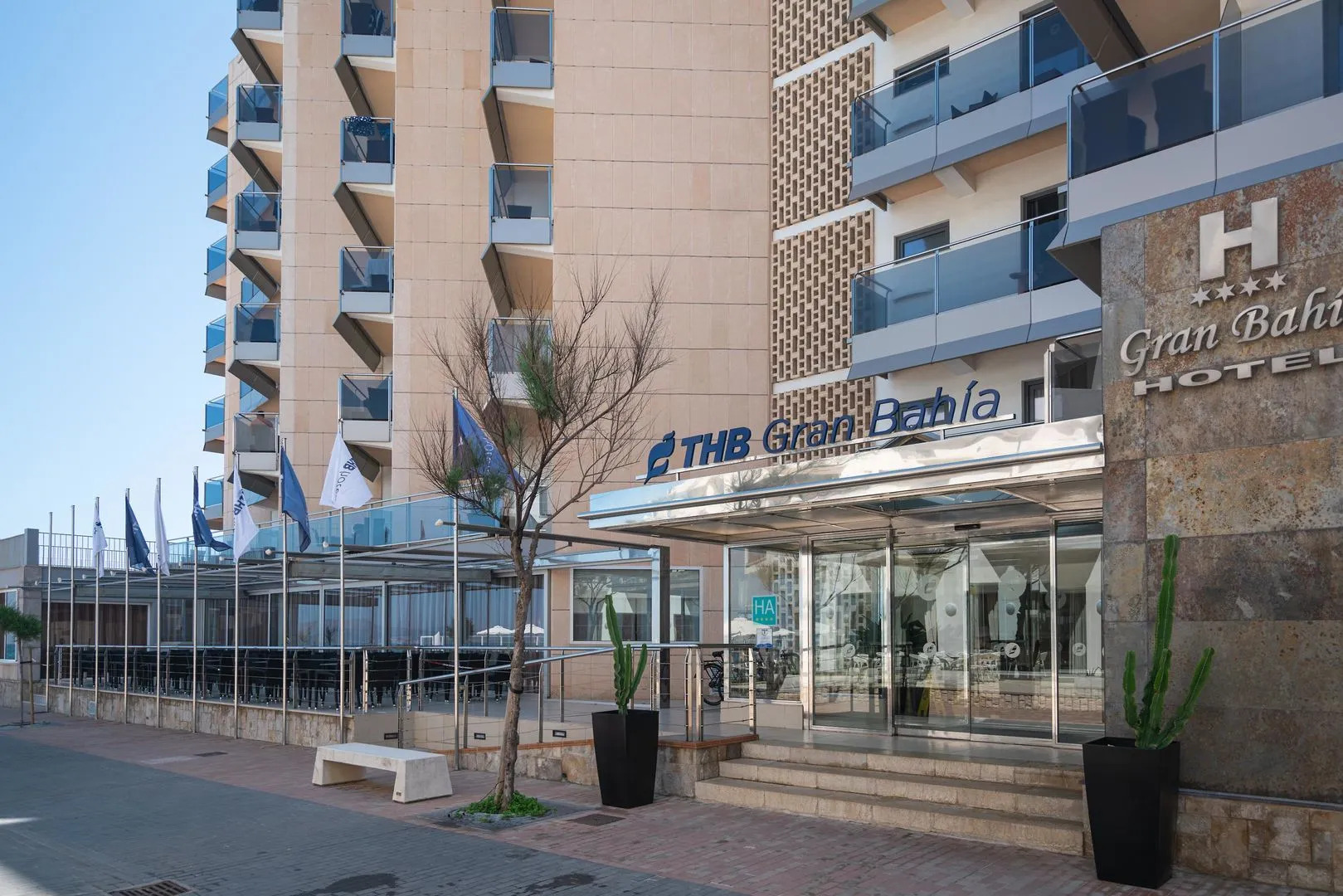 Отель THB Gran Bahia Hotel and Apartments