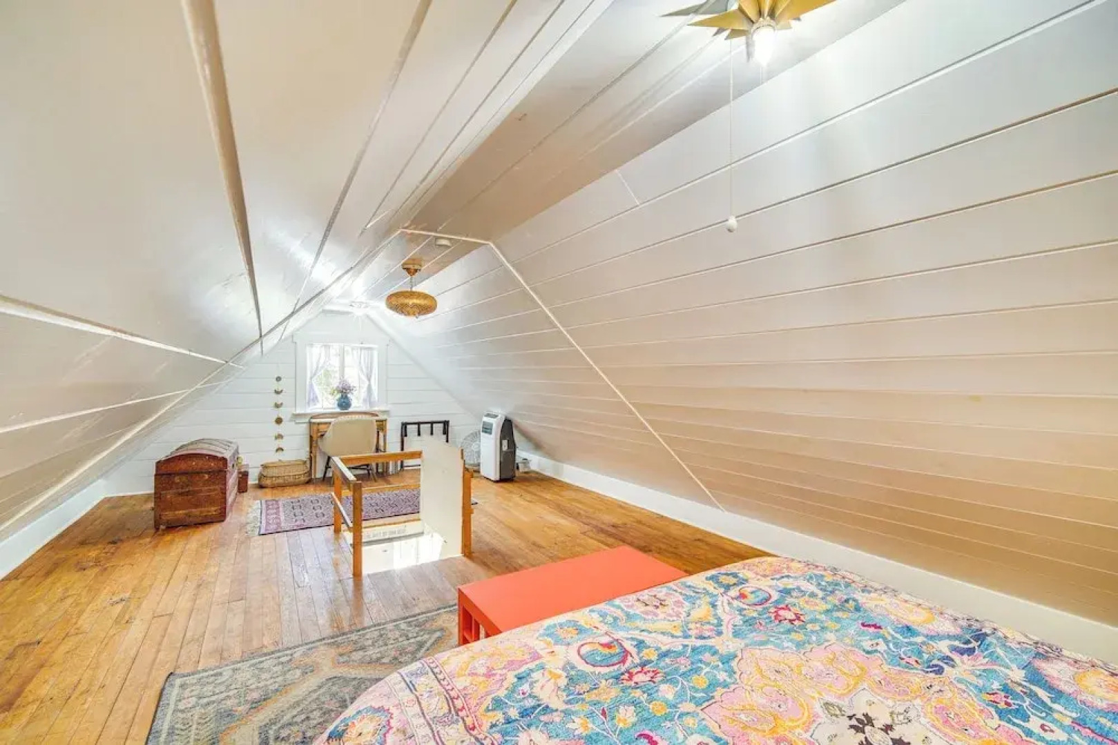 Crestline Vacation Rental, Close to Hiking Trails!