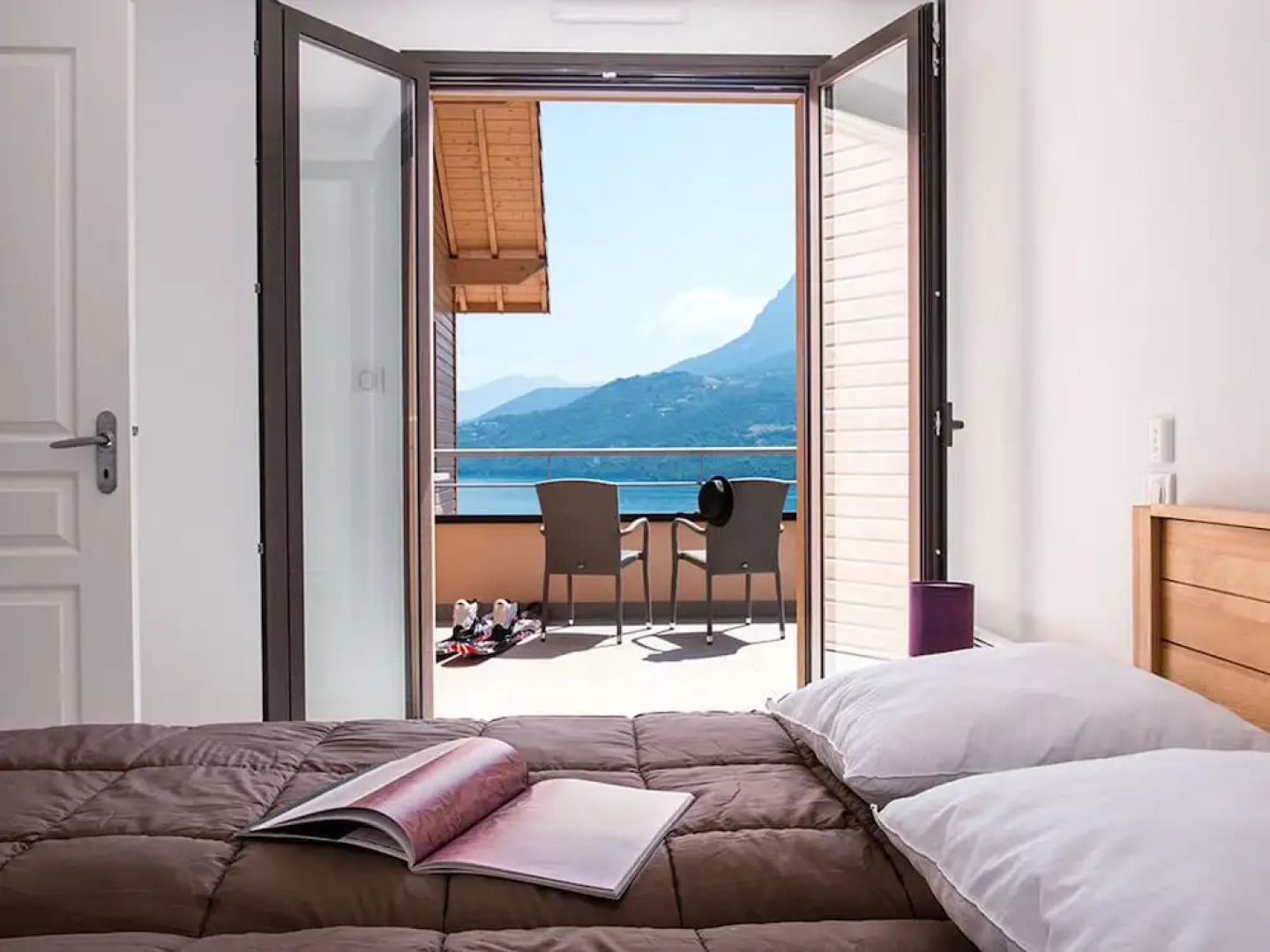 Luxury Apartment With a View of the Mountain Lake of Chorges