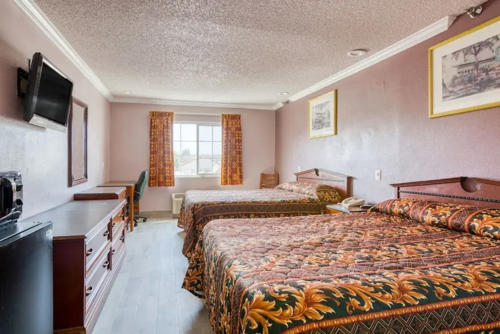 Passport Inn & Suites Corona Hotel