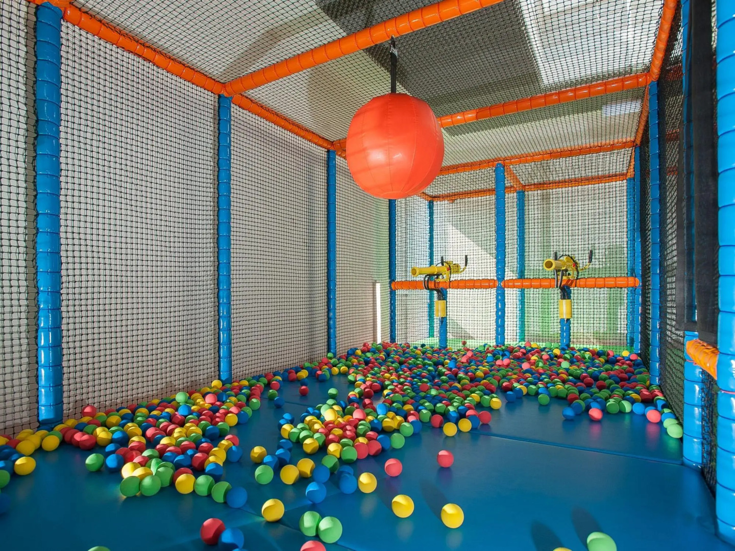 Nice air-conditioned chalet, in a holiday park, 2.5 km. from Hermagor