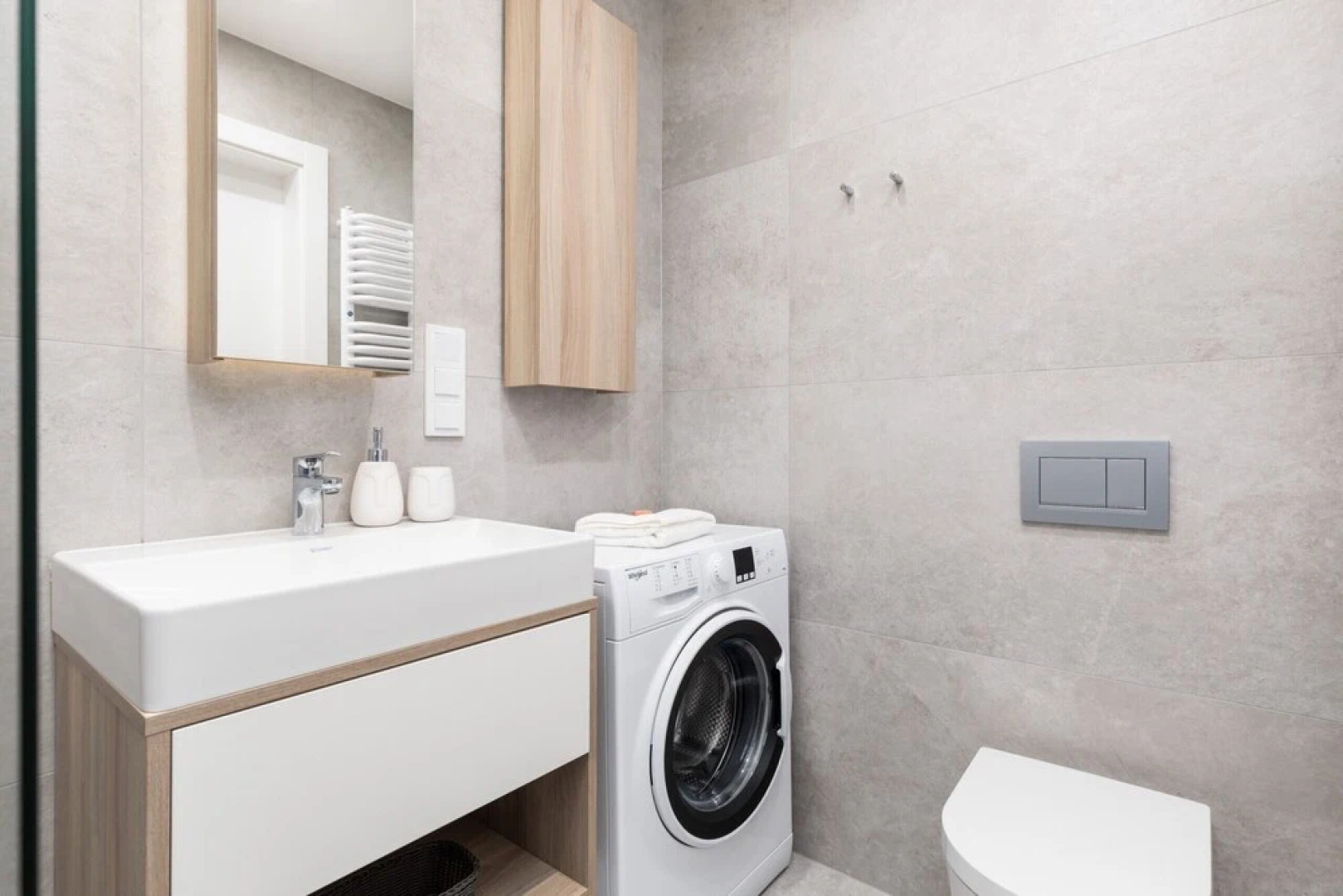 Shellter Suita Flora by Renters Prestige