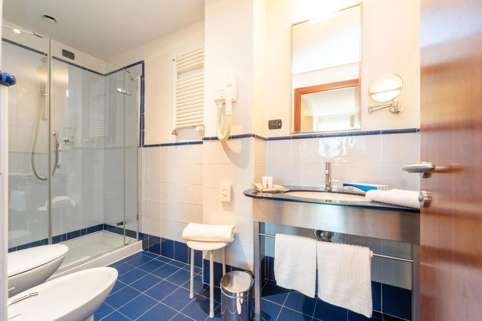 Hotel Embassy & Boston