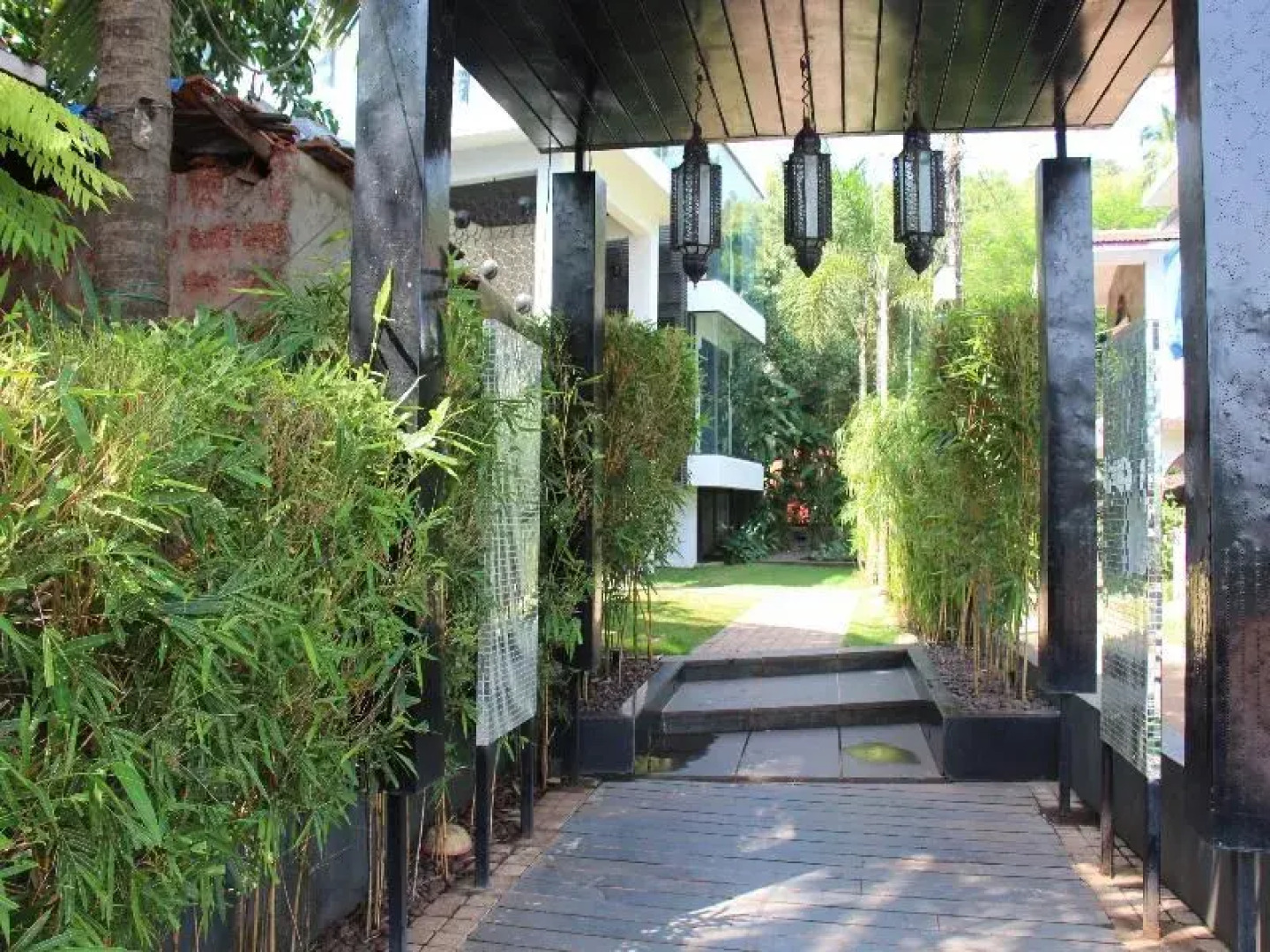 16 Degrees North, Candolim