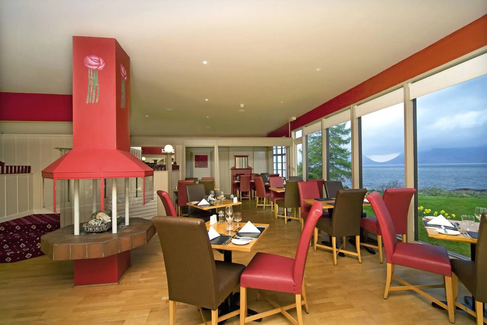 Holly Tree Hotel, Swimming Pool & Hot Tub