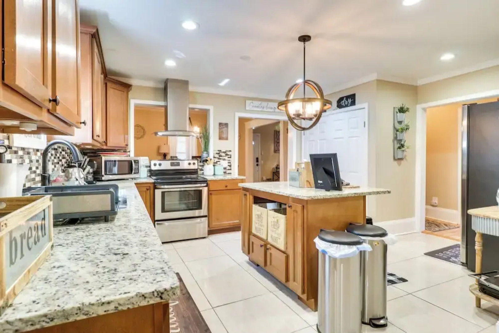 Updated Farmhouse w/ Yard, 10 Mi to Dtwn Atlanta