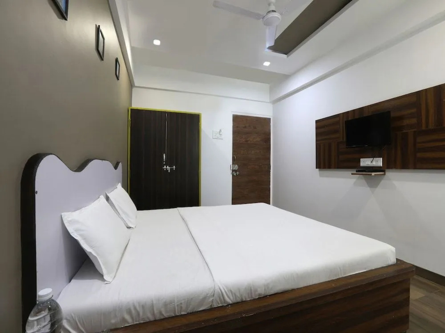 OYO 12817 White house beach resort