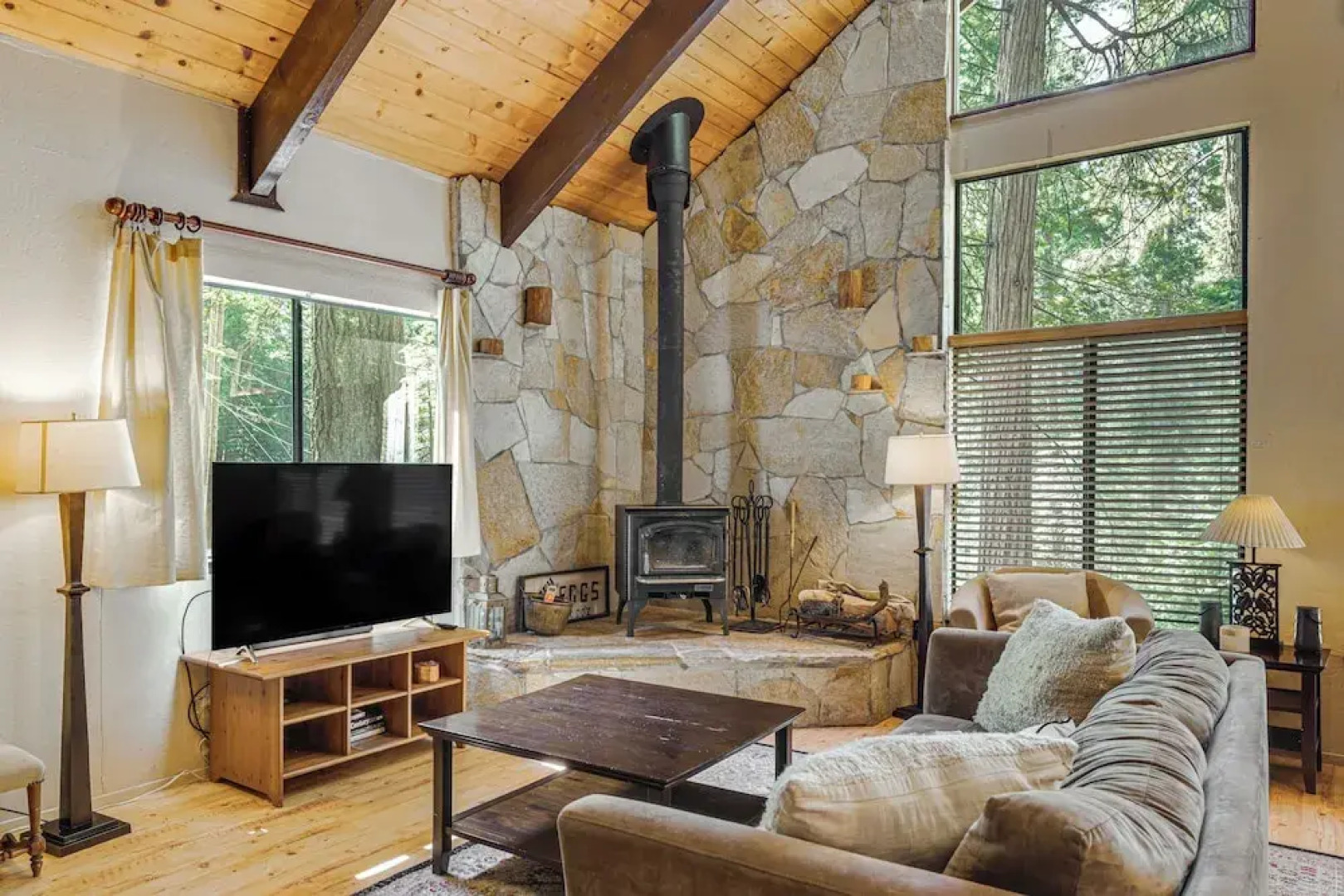 Cabin w/ Deck & Fire Pit in Blue Lake Springs!