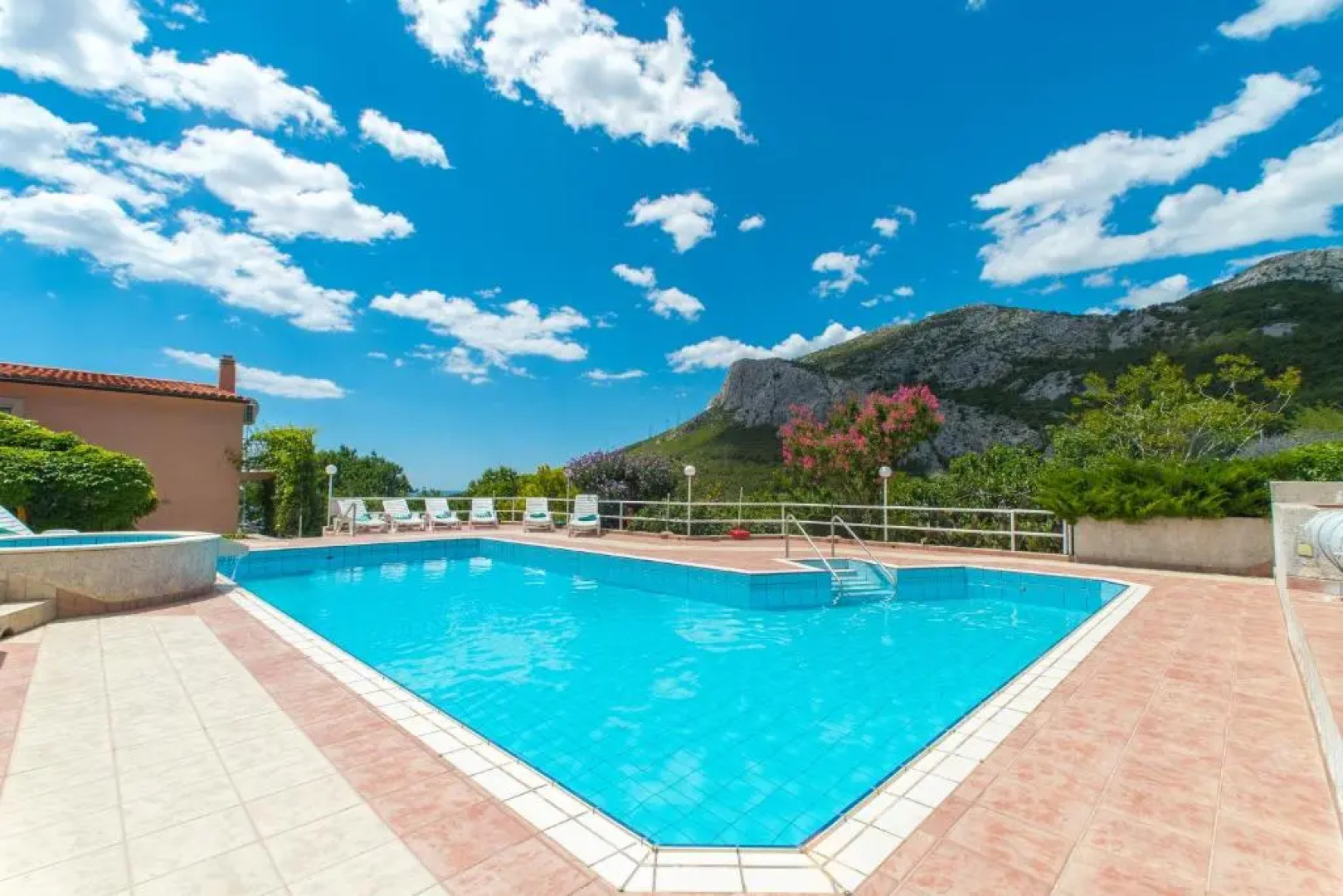 Villa Klara with 72 sqm pool and view on Split and islands