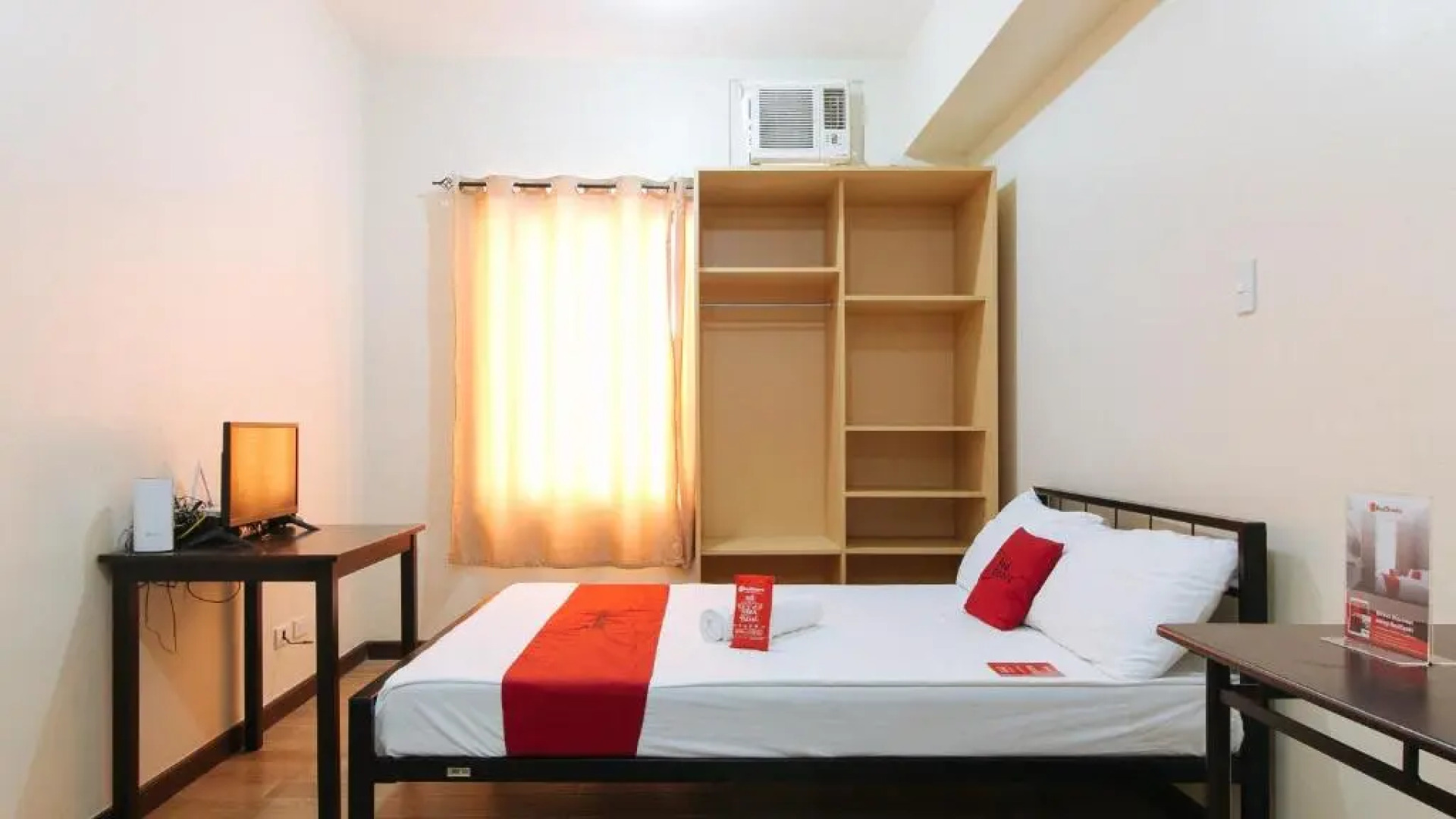 RedDoorz Premium @ Paseo Verde Las Pinas