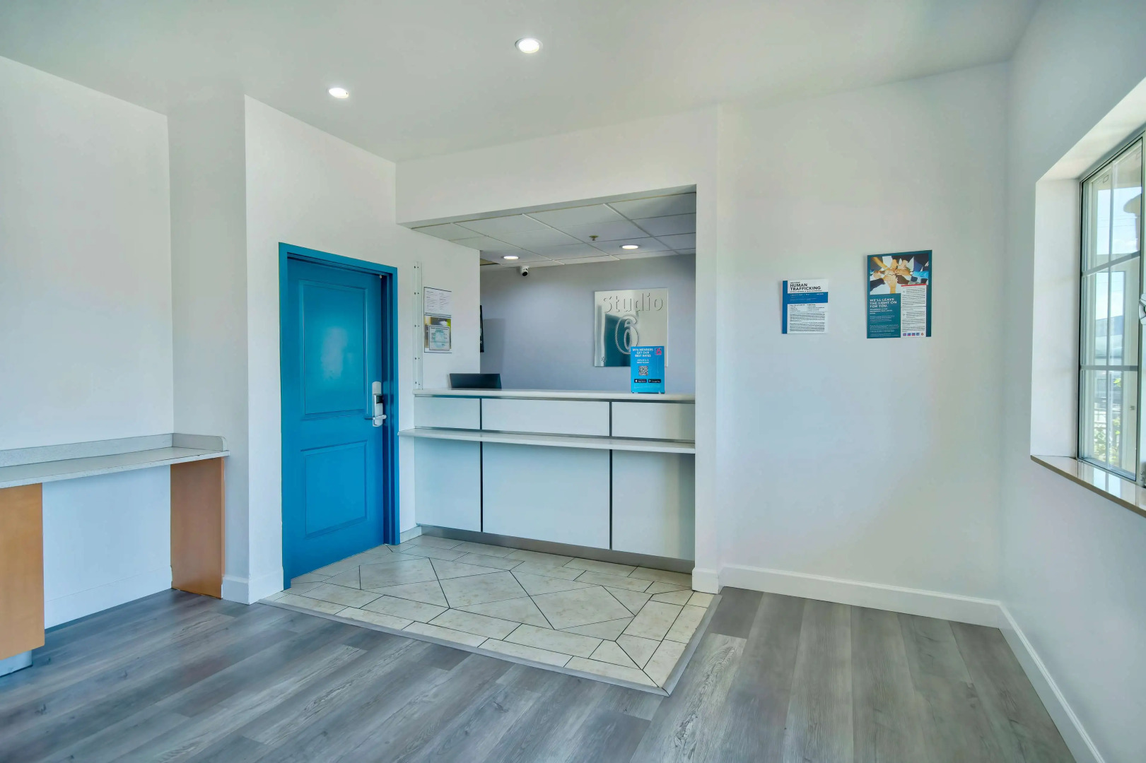 Studio 6 Bakersfield, CA