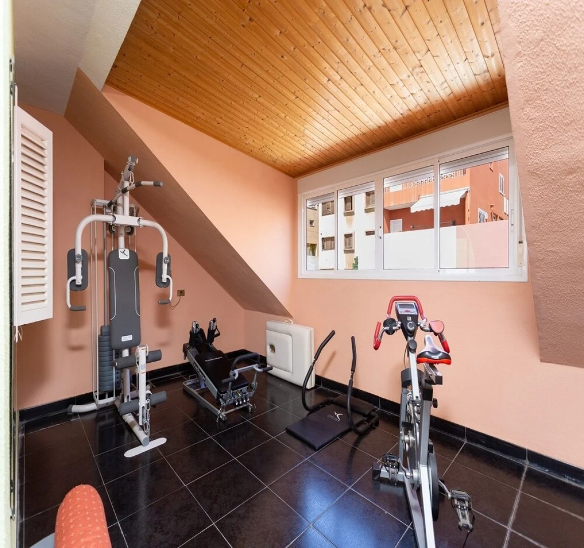 Live Santa Cruz House